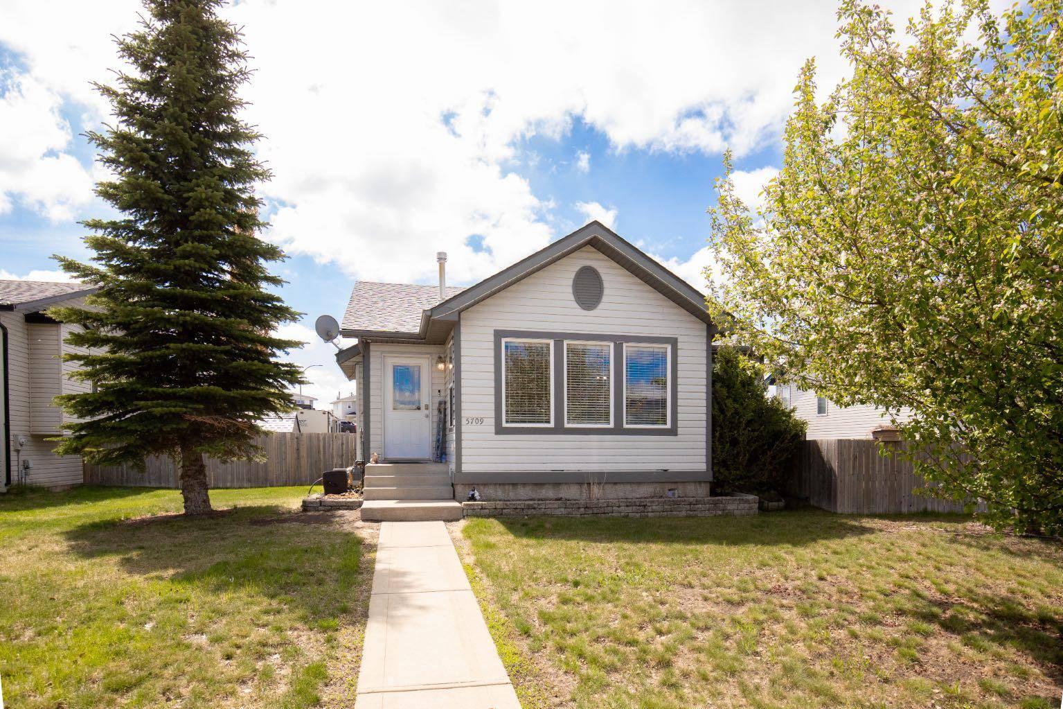 Blackfalds, AB T0M 0J0,5709 Park ST
