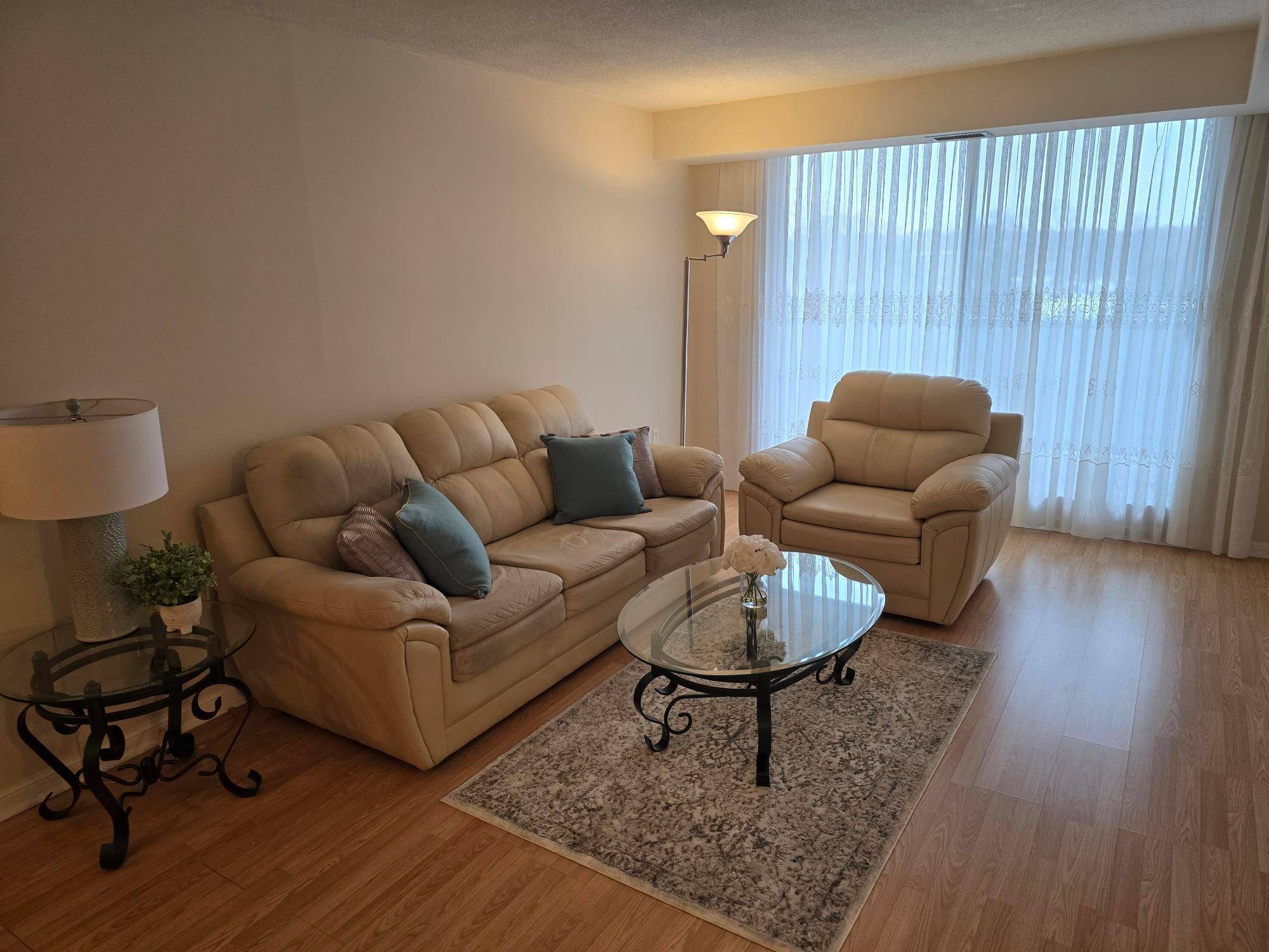 Toronto E06, ON M4C 5N8,757 Victoria Park AVE #607