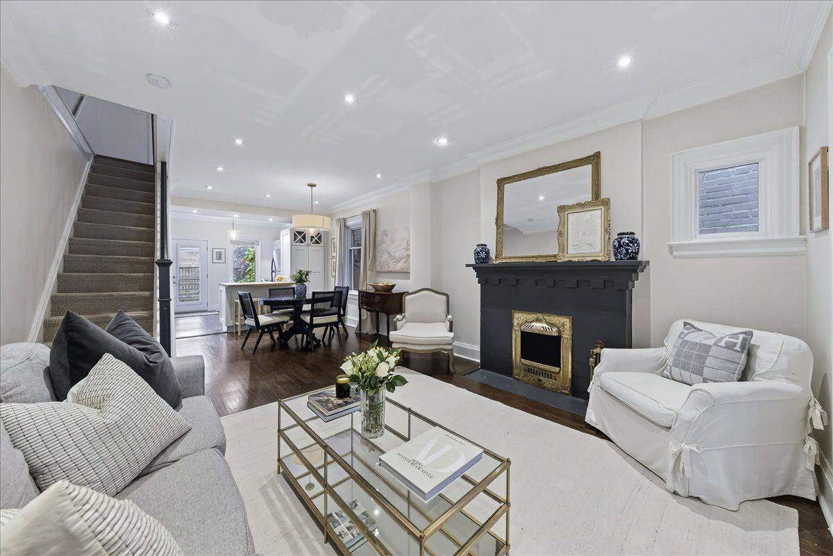 Toronto E01, ON M4M 2X9,86 Bertmount AVE
