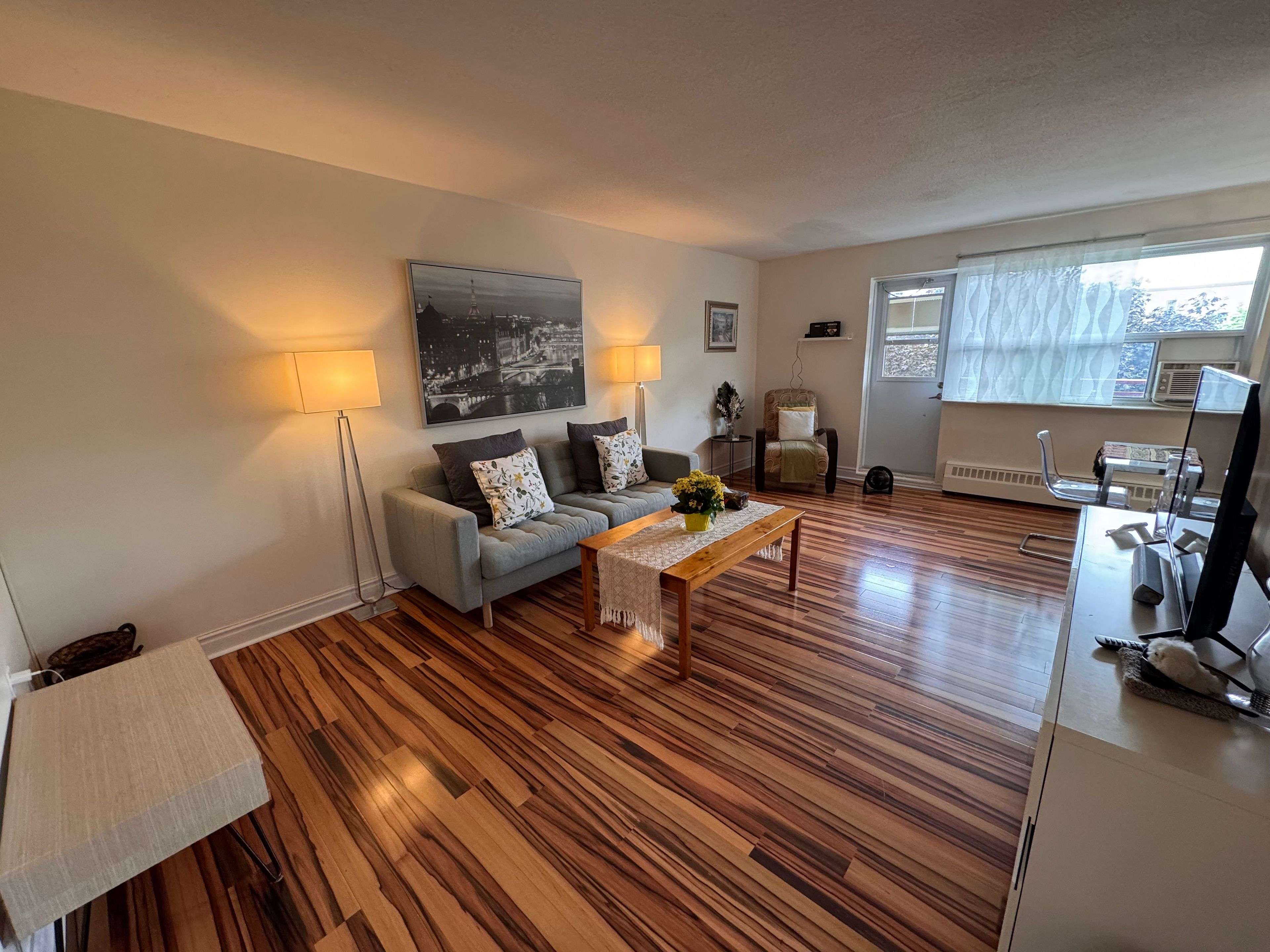 Oshawa, ON L1J 5Z5,900 Glen ST #414