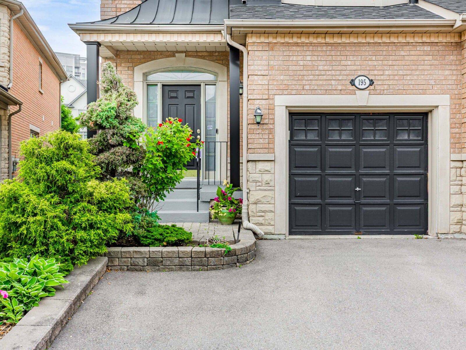 Vaughan, ON L4J 8N9,195 Kingsbridge CIR