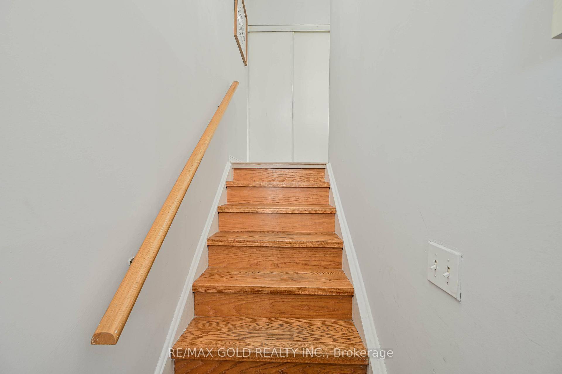 Mississauga, ON L5R 4E7,50 Strathaven DR #66