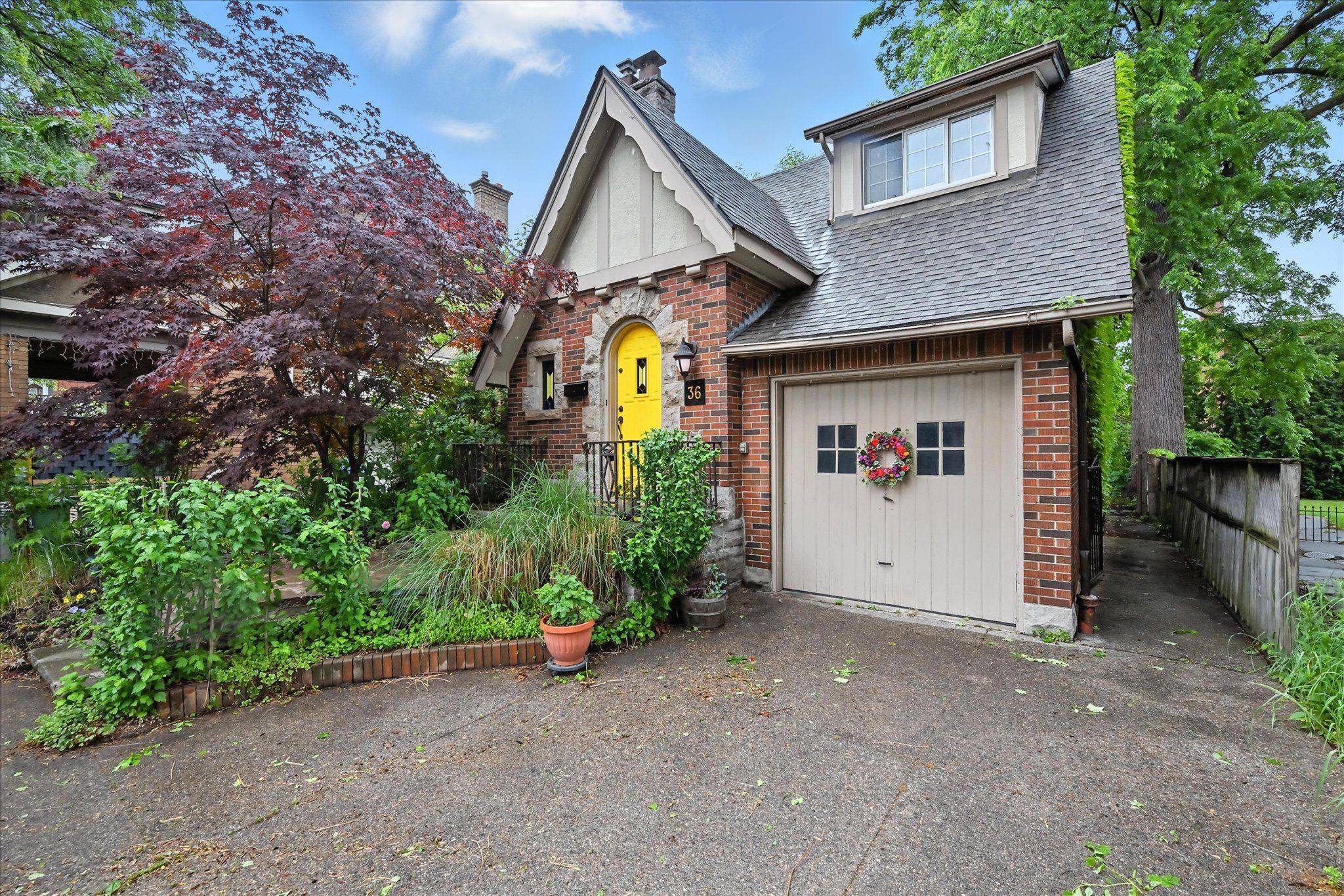 Hamilton, ON L8M 3K9,36 Grosvenor AVE S