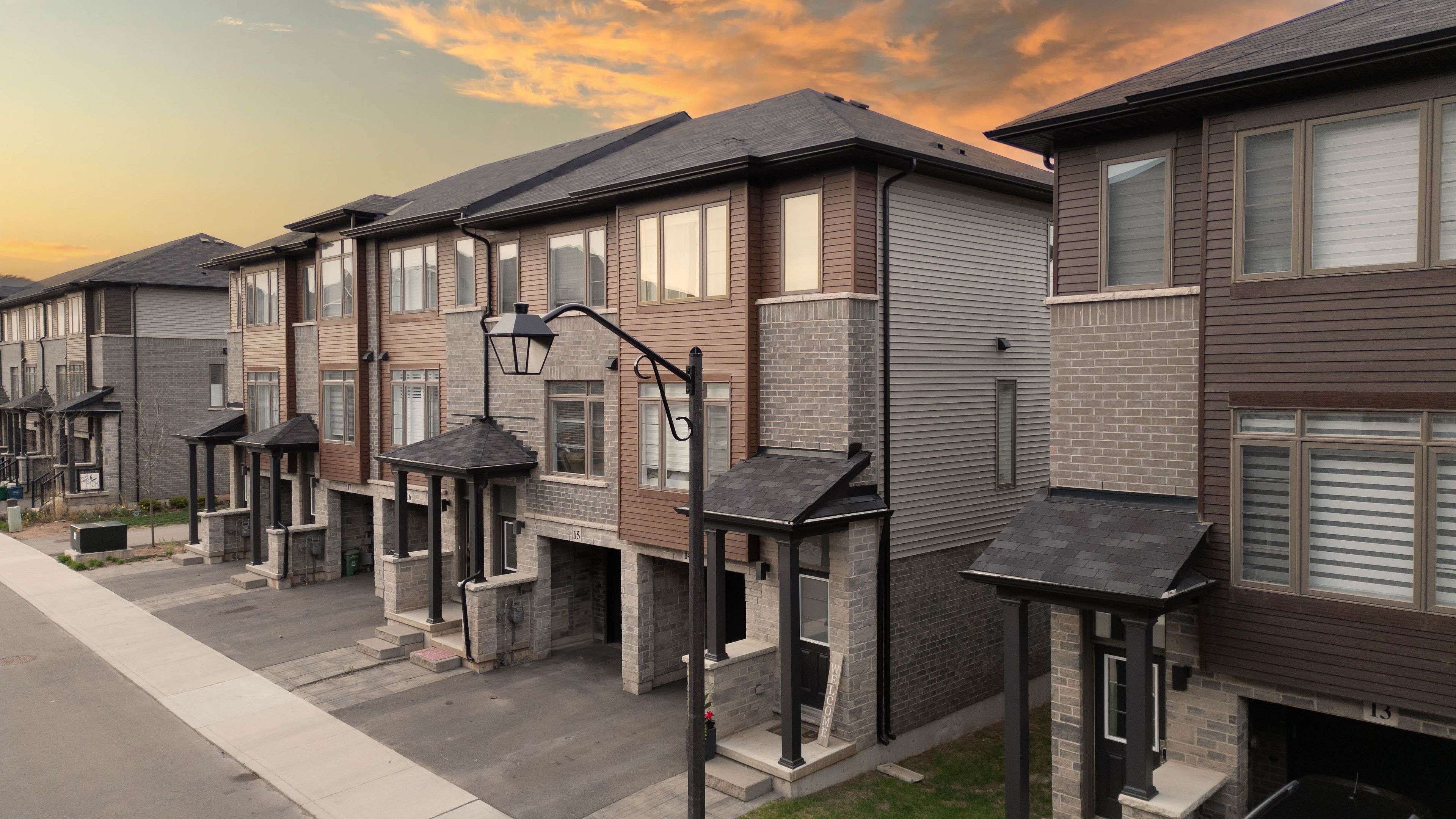 Hamilton, ON L8H 0B3,575 Woodward AVE #14