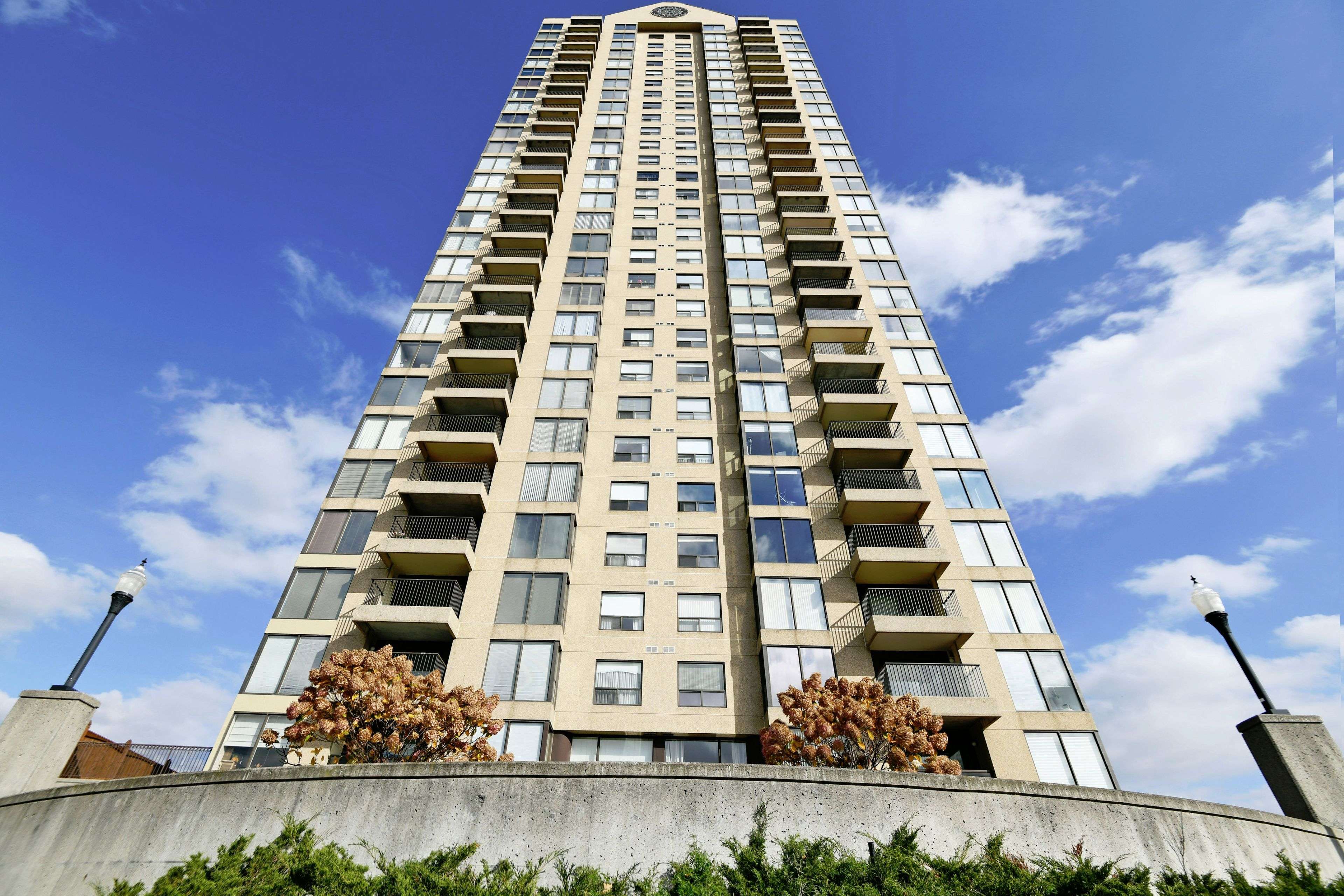 Manor Park - Cardinal Glen And Area, ON K1K 4H9,545 St Laurent BLVD #503