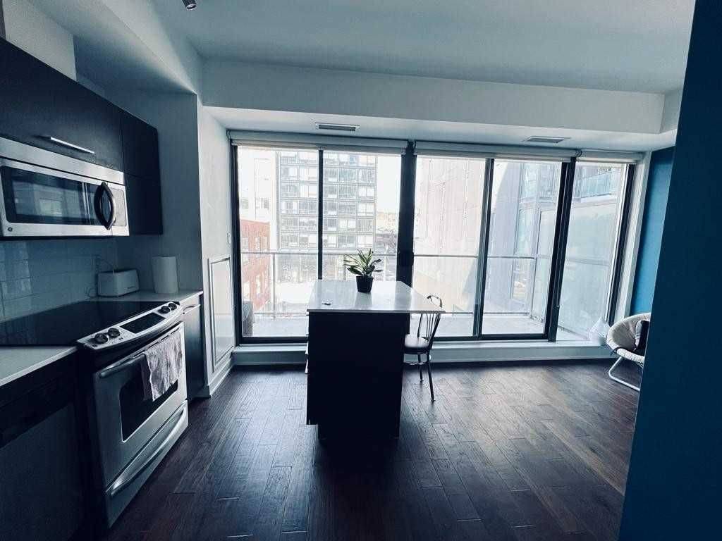 Toronto C01, ON M5V 1V1,32 Camden ST #408