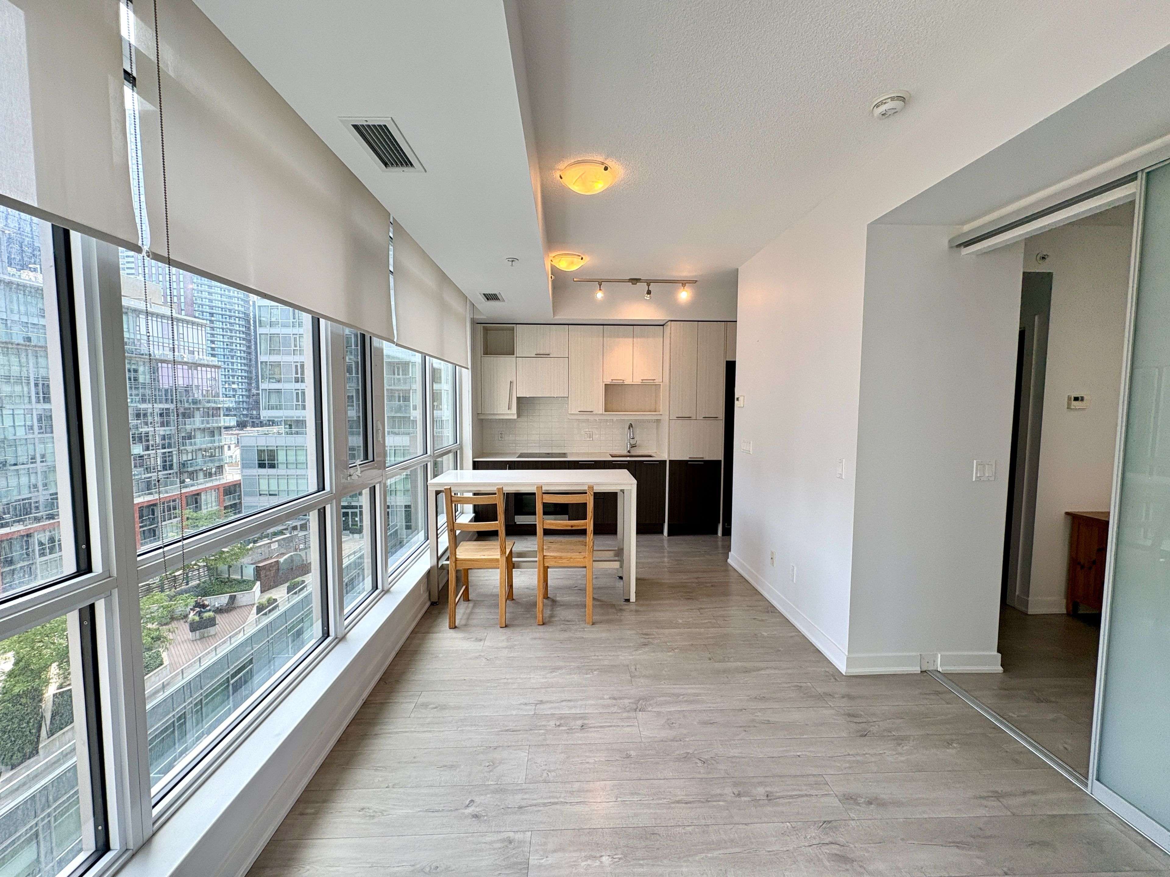 Toronto C01, ON M5V 0H4,199 Richmond ST W #1004