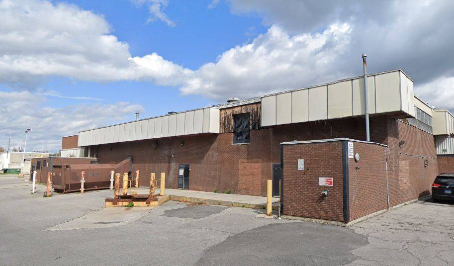 Oshawa, ON L1J 2B4,200 John ST W #100