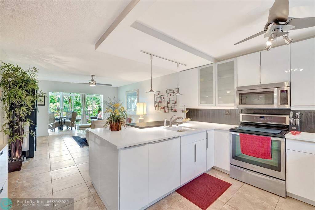 Lauderdale Lakes, FL 33313,5141 W Oakland Park Blvd  #209