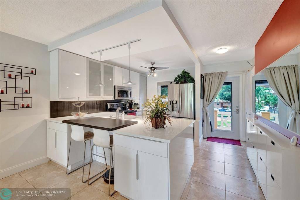 Lauderdale Lakes, FL 33313,5141 W Oakland Park Blvd  #209