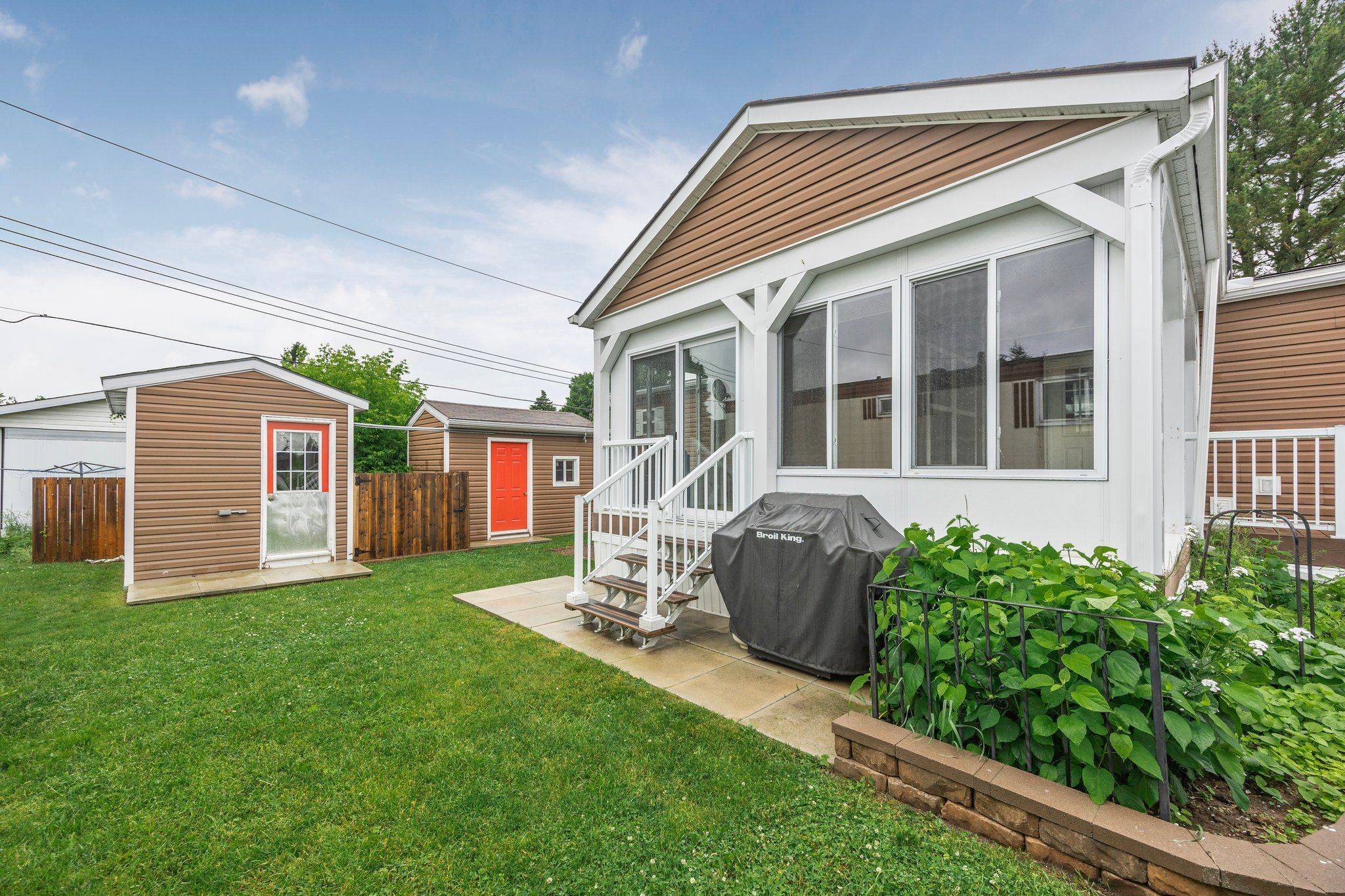 Midland, ON L4R 0B9,6 Maple LN