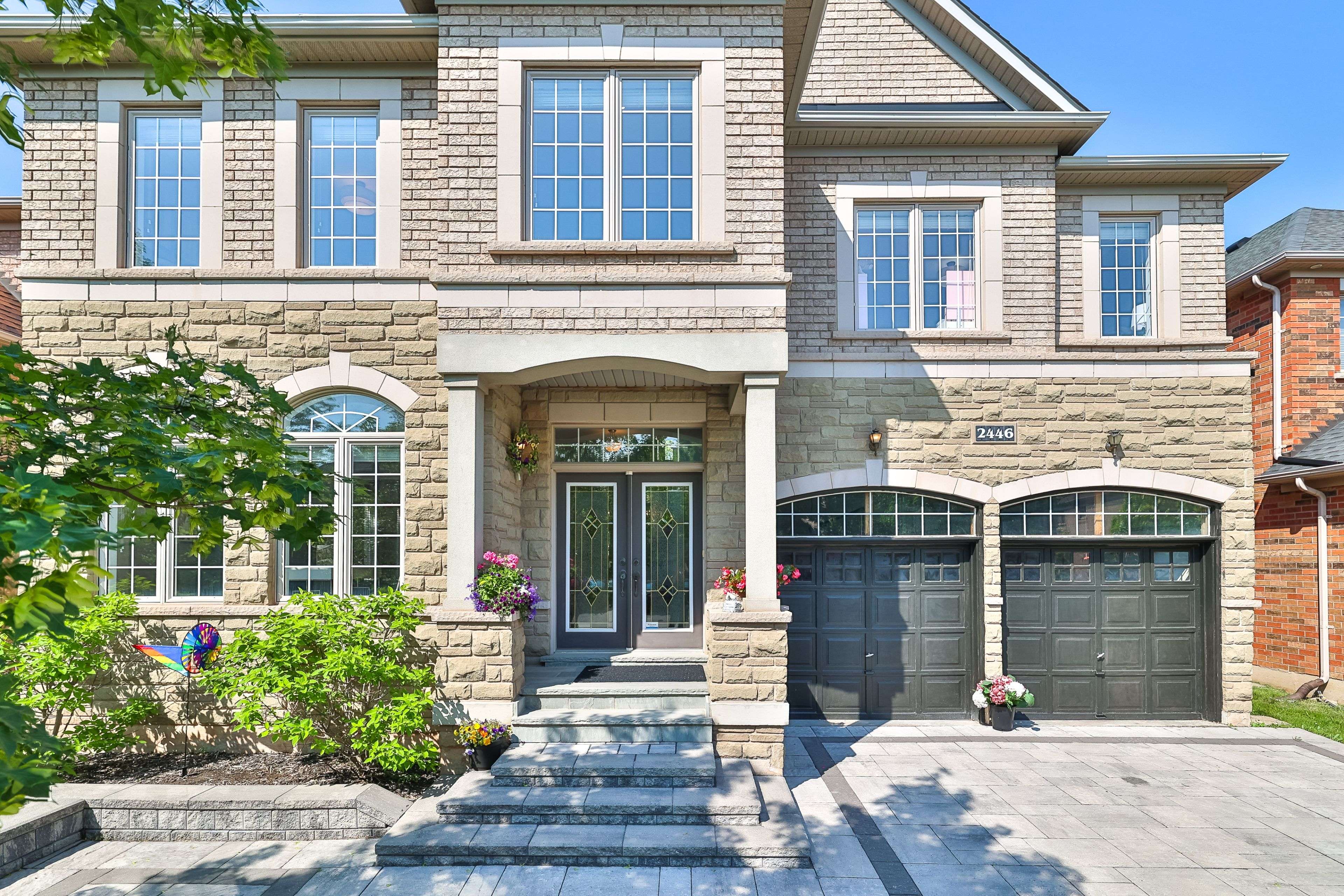 Oakville, ON L6H 7T6,2446 Tesla CRES