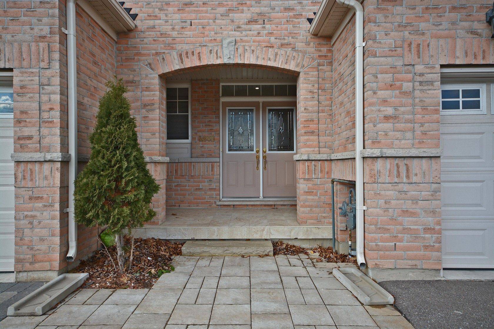 Oakville, ON L5M 0L2,3275 Stalybridge DR #19