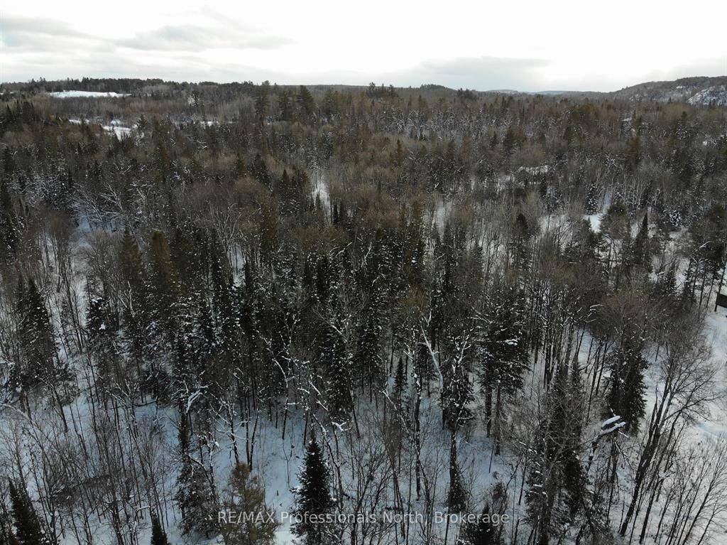 Huntsville, ON P1H 2J4,15 Robert RD E