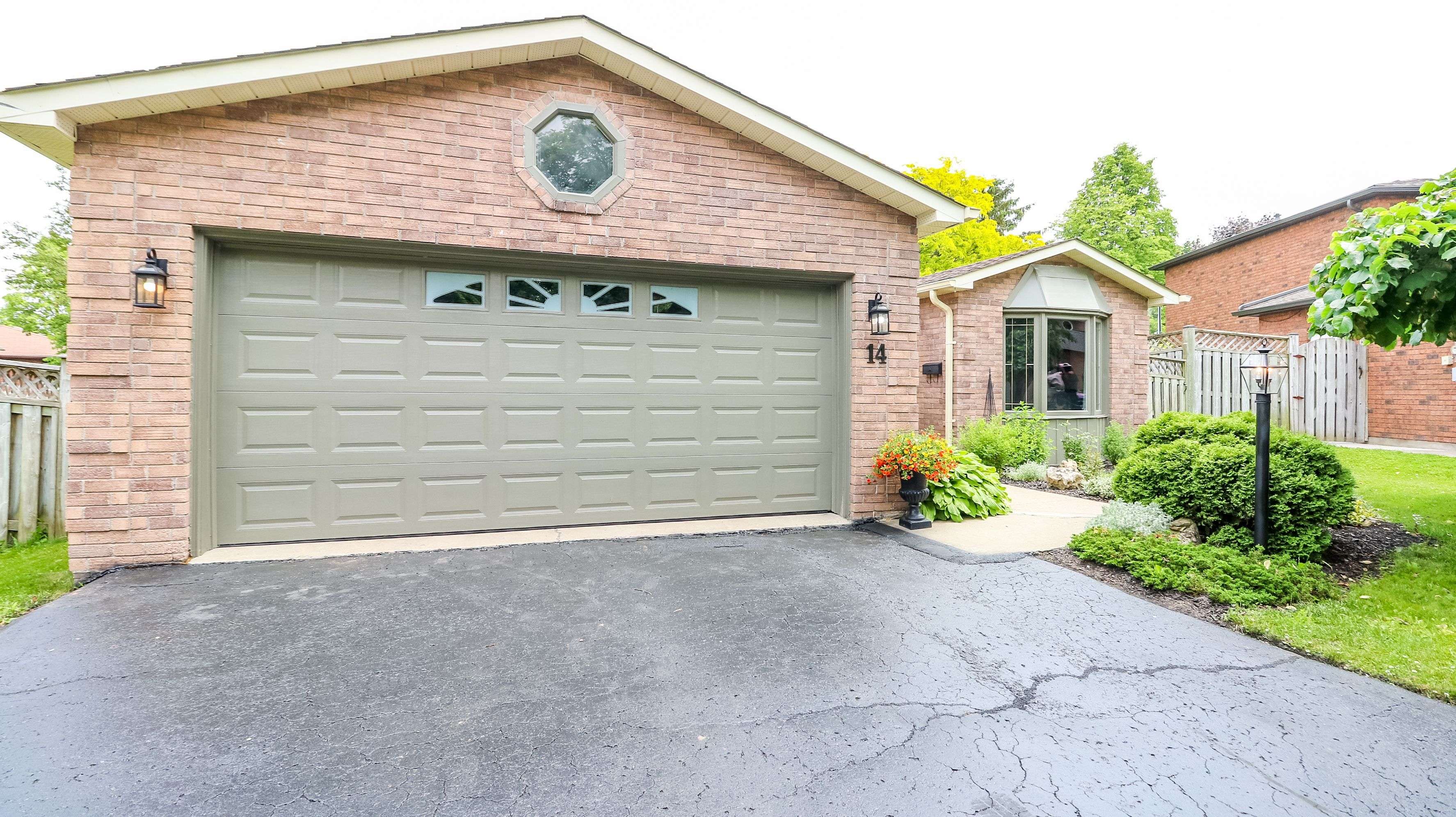 Barrie, ON L4N 6G8,14 Autumn LN