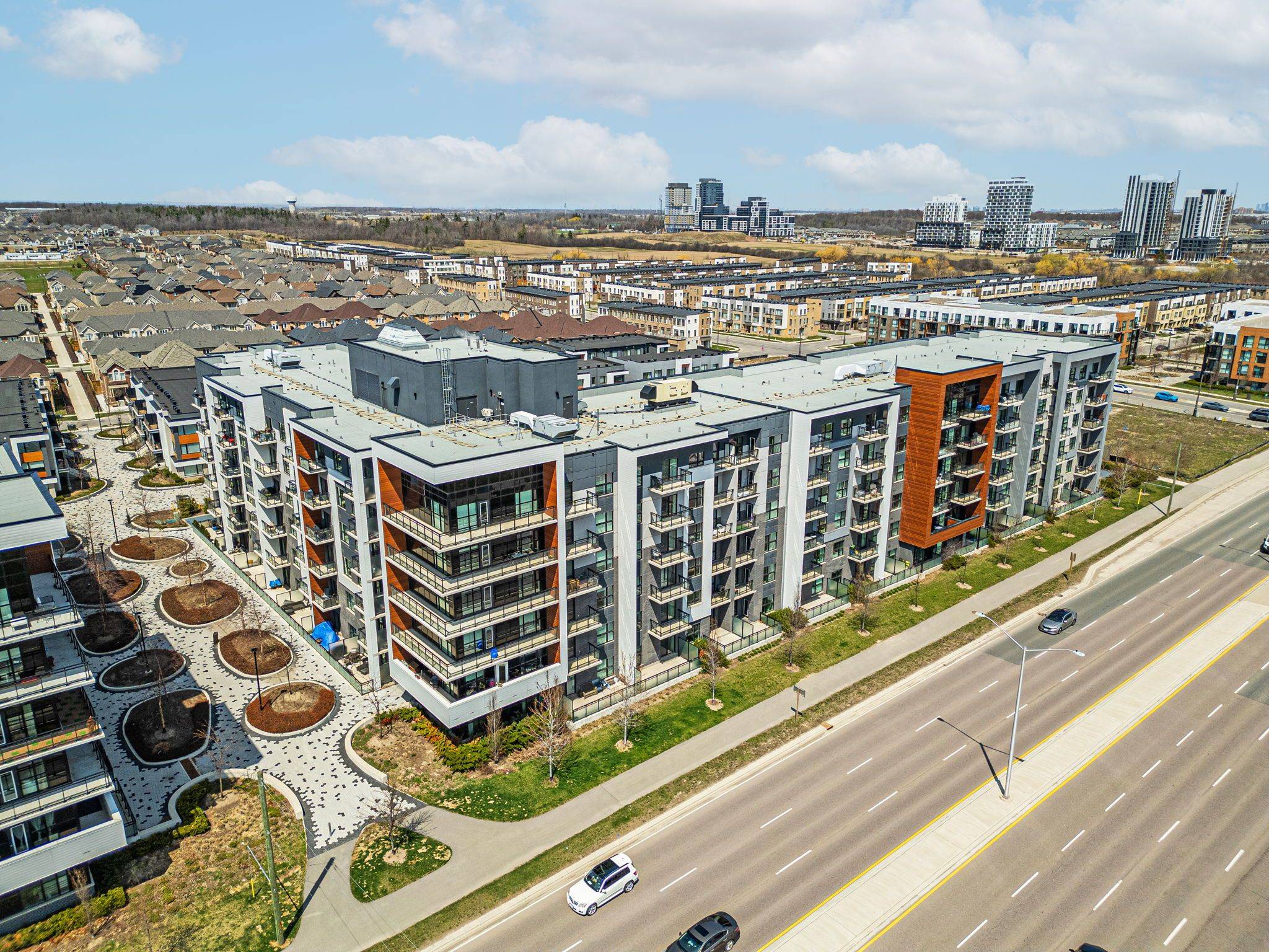 Oakville, ON L6H 0X3,128 Grovewood Common #319