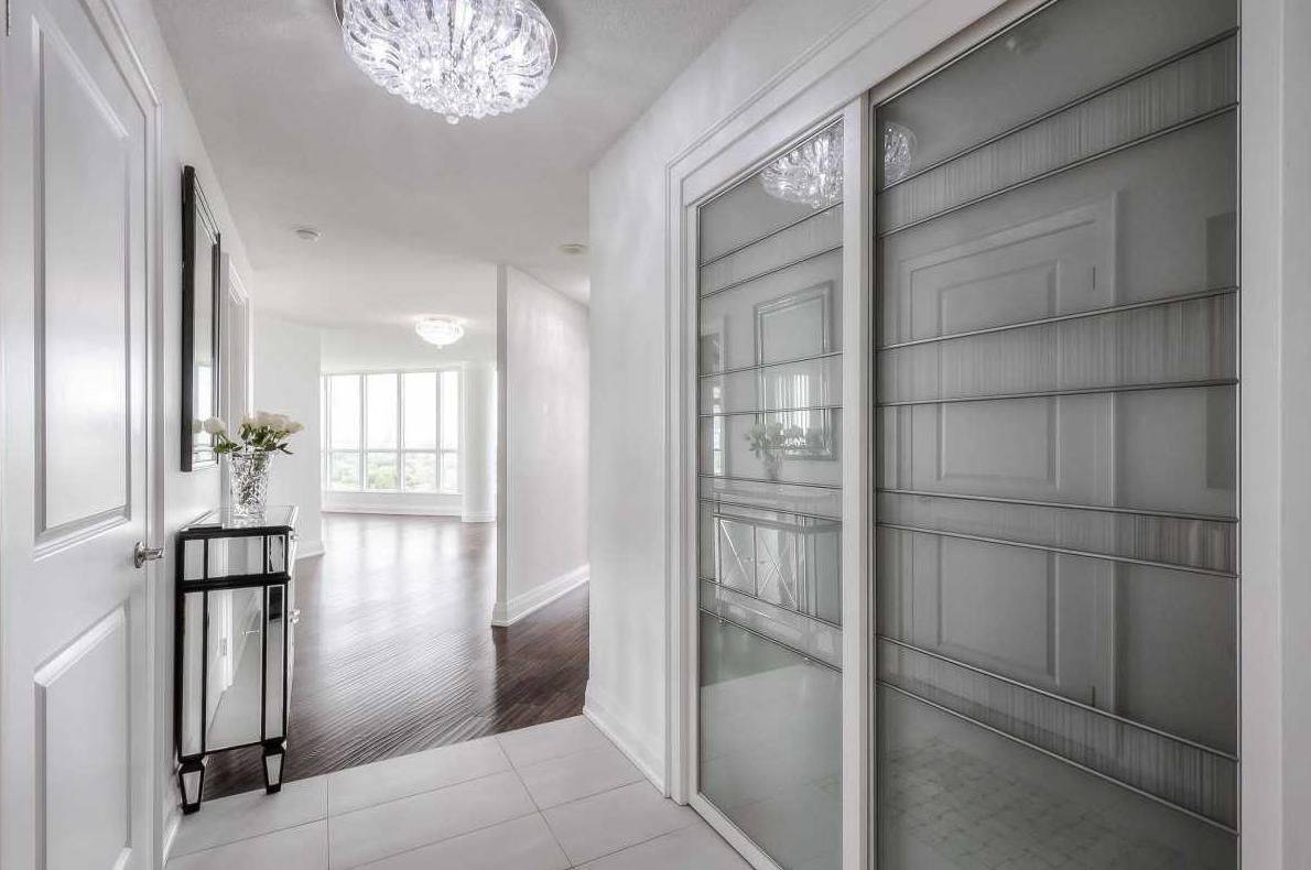 Toronto W10, ON M9V 5G9,5 Rowntree RD #1815