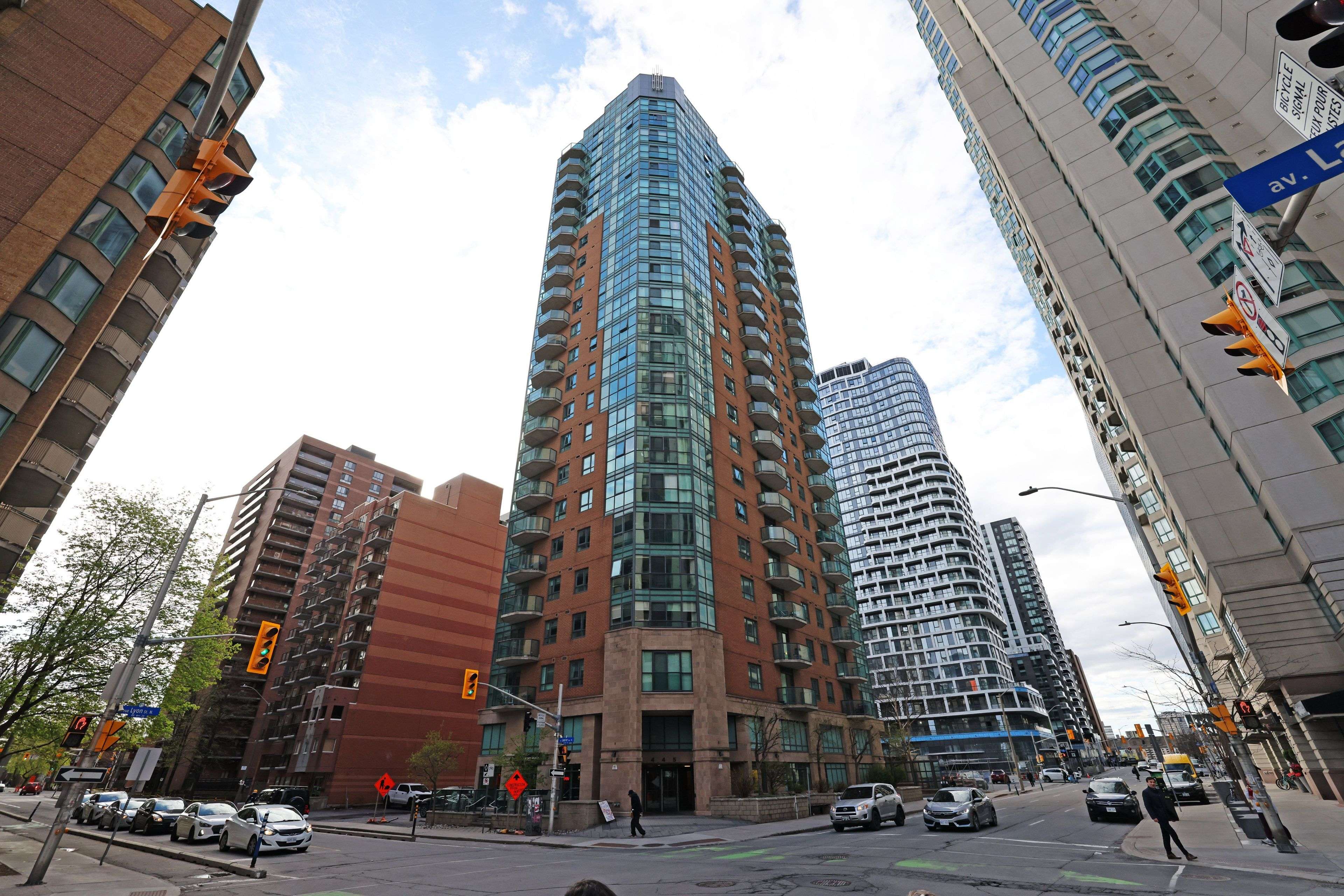 Ottawa Centre, ON K1R 0A2,445 Laurier AVE W #405