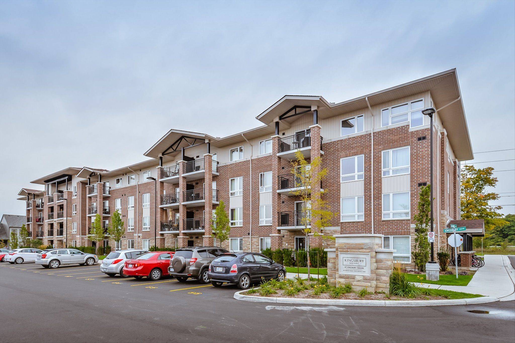 Guelph, ON N1L 0L3,67 Kingsbury SQ #409
