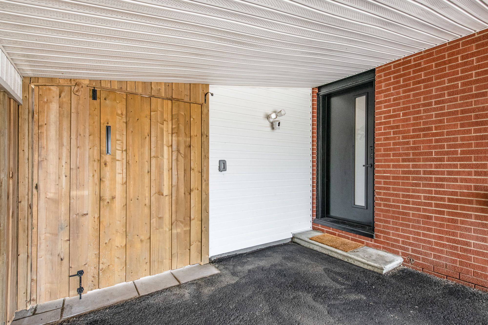 Alta Vista And Area, ON K1H 6R1,2061 Featherston DR