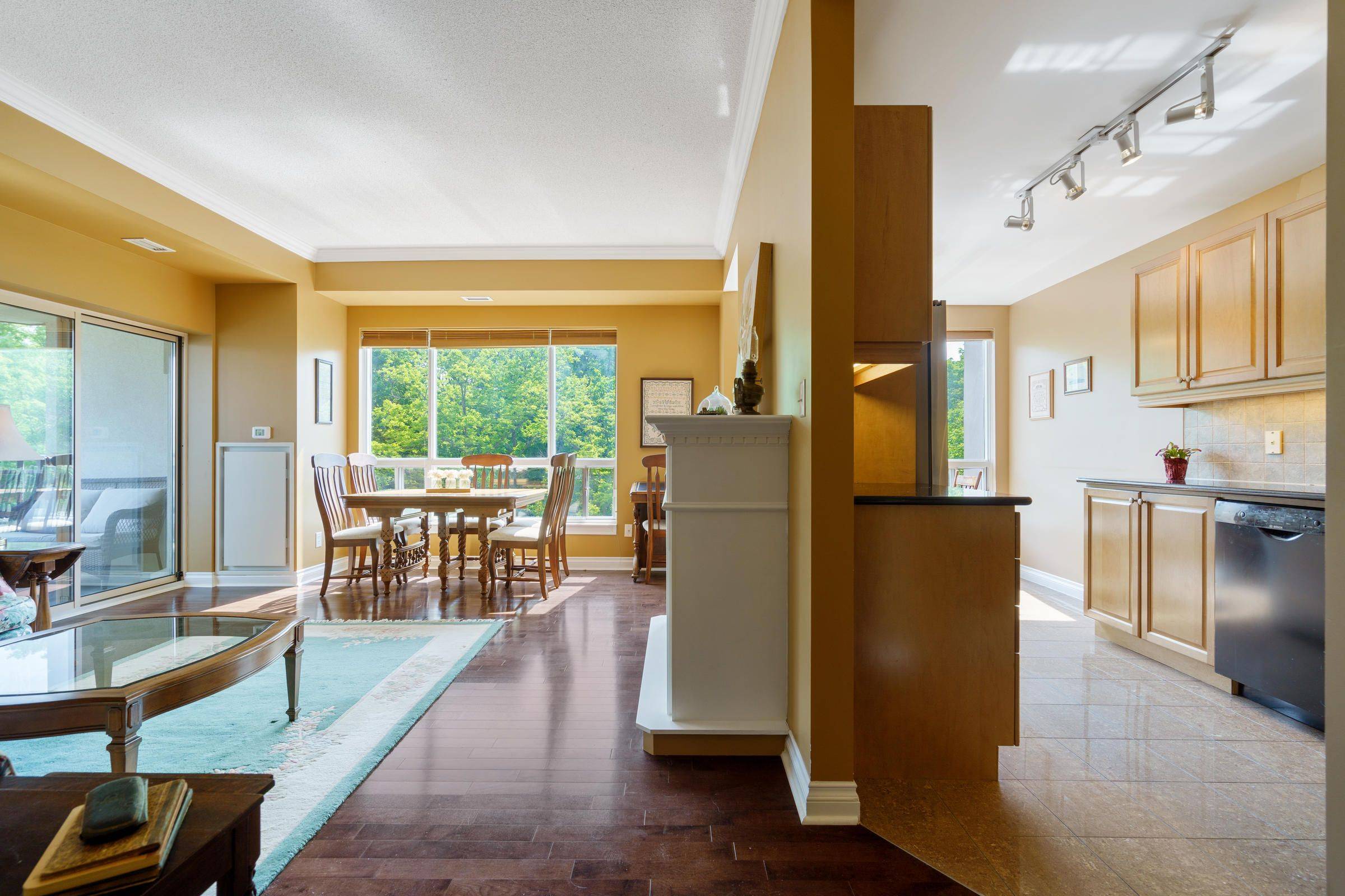 Hamilton, ON L9H 7S9,4000 Creekside DR #405