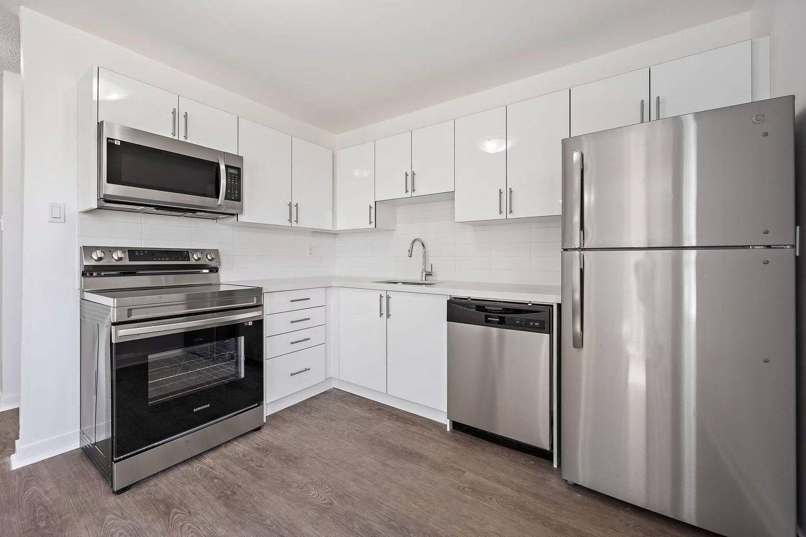 Kawartha Lakes, ON K9V 2N3,201 Lindsay ST #205