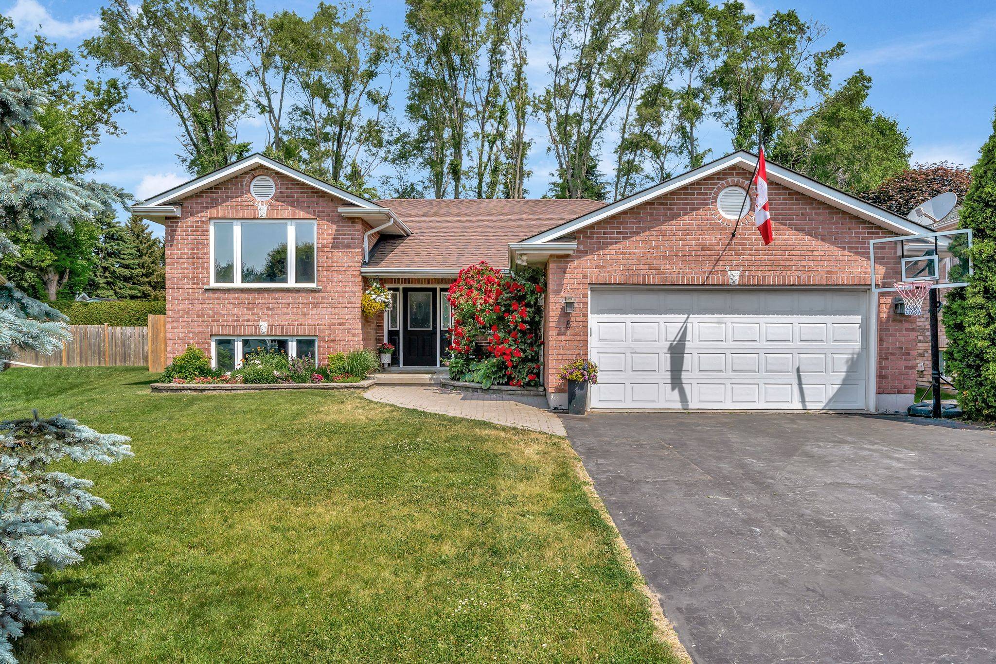 Brighton, ON K0K 1H0,8 Henderson LN