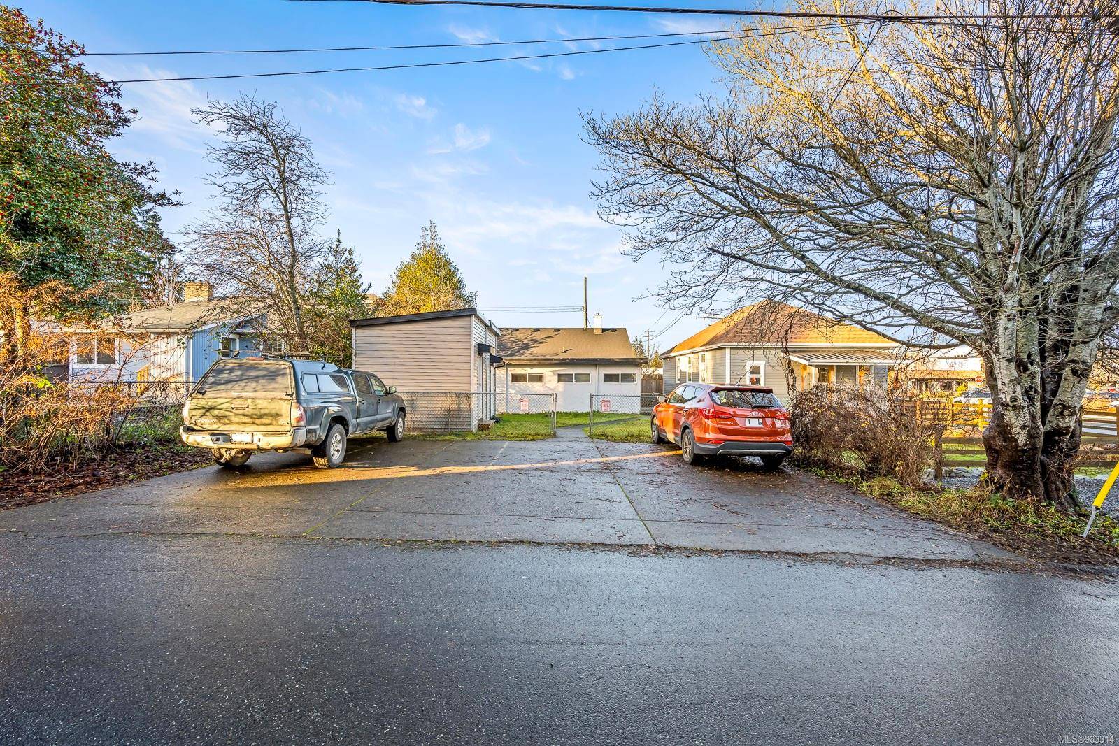 Courtenay, BC V9N 1K3,512 5th St