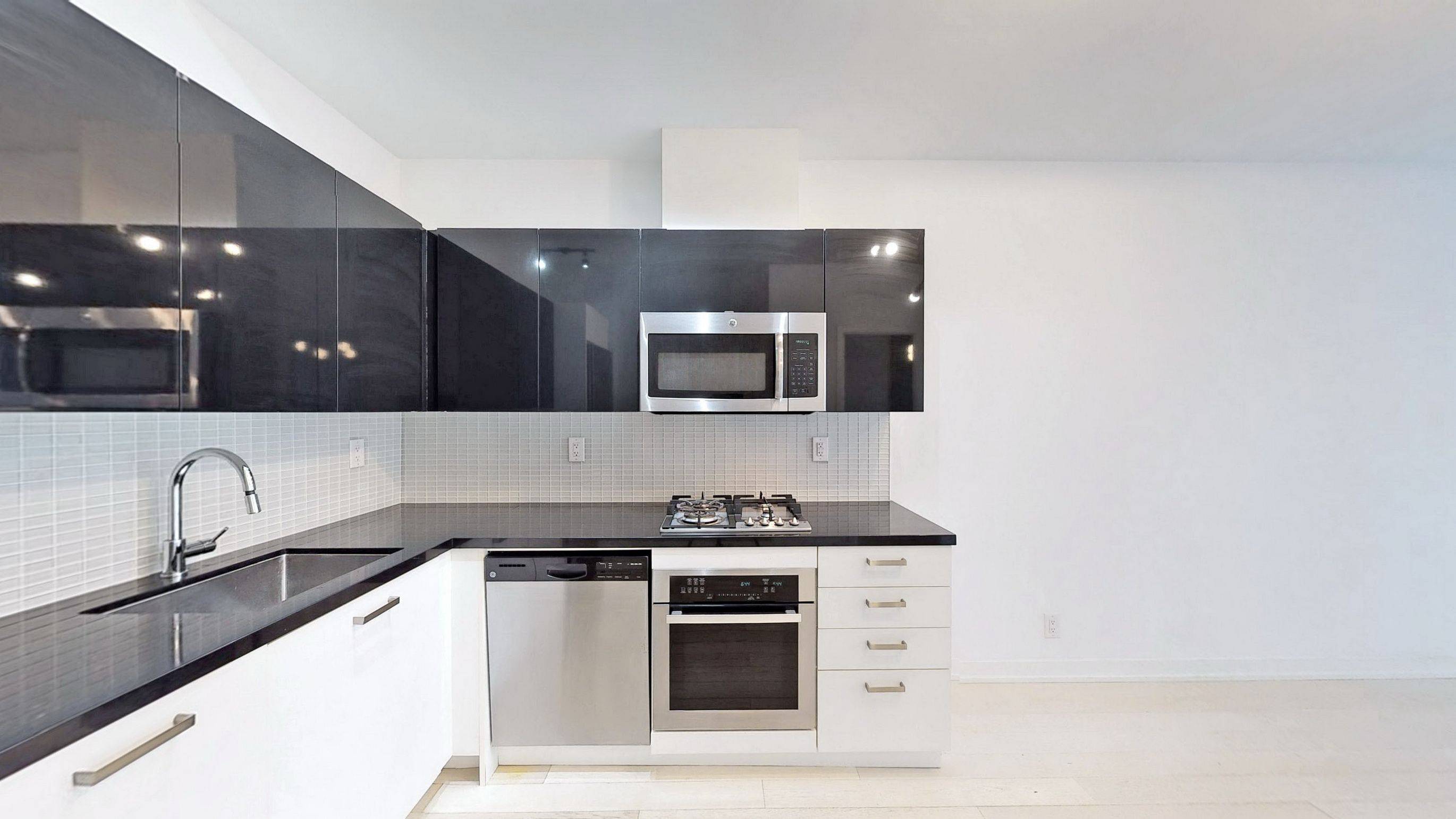 Toronto C01, ON M5V 0M8,39 Brant ST #203