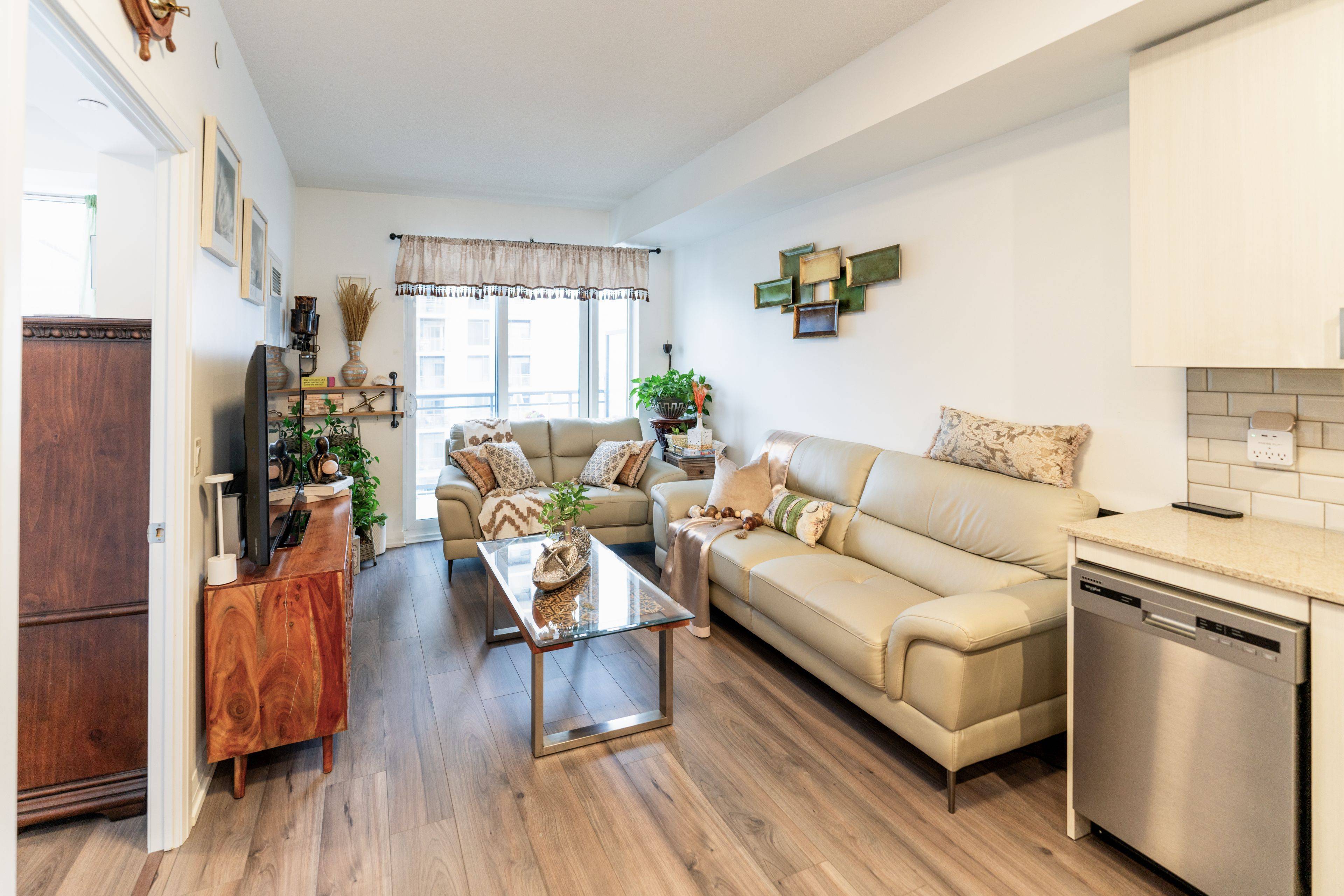 Toronto C15, ON M2J 0C9,50 Ann O'Reilly RD #1406