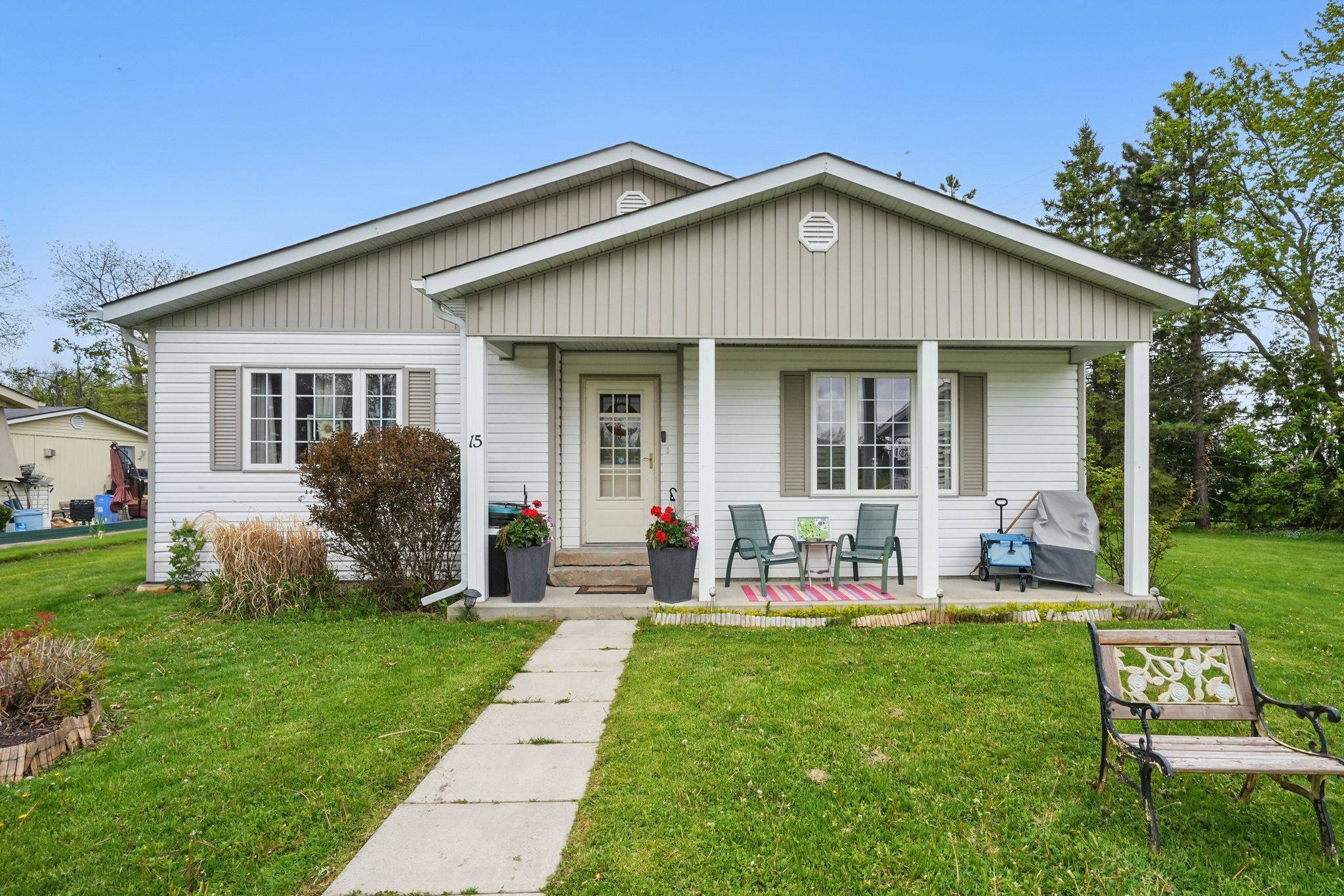 Innisfil, ON L9S 1N5,15 Recreation DR