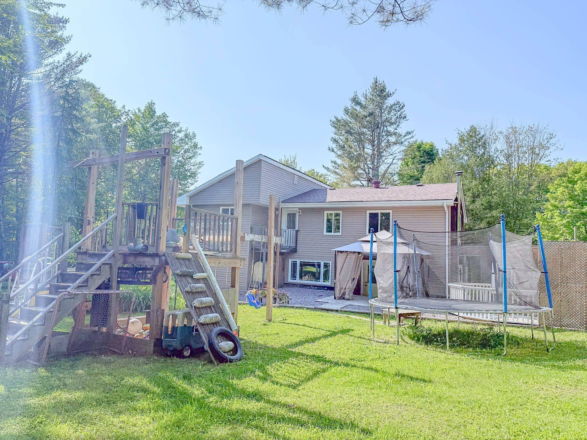 Muskoka Lakes, ON P0B 1M0,1397 Old Parry Sound Rd RD