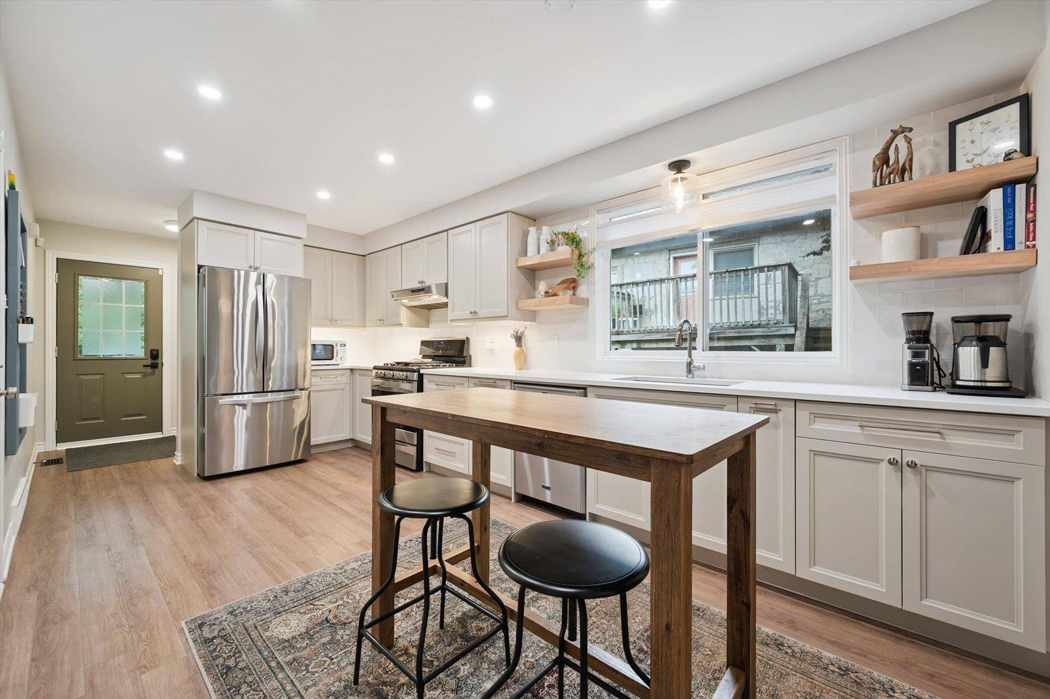 Guelph, ON N1H 2B2,33 LONDON RD E