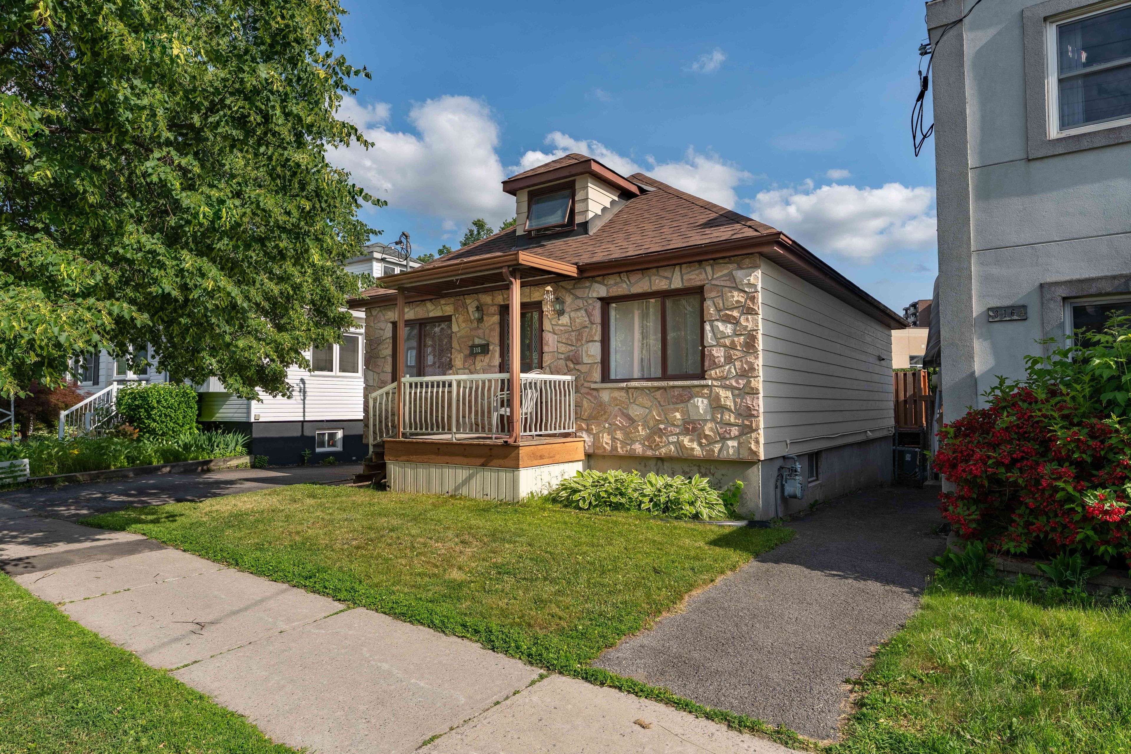 Vanier And Kingsview Park, ON K1L 5N4,318 MONTFORT ST