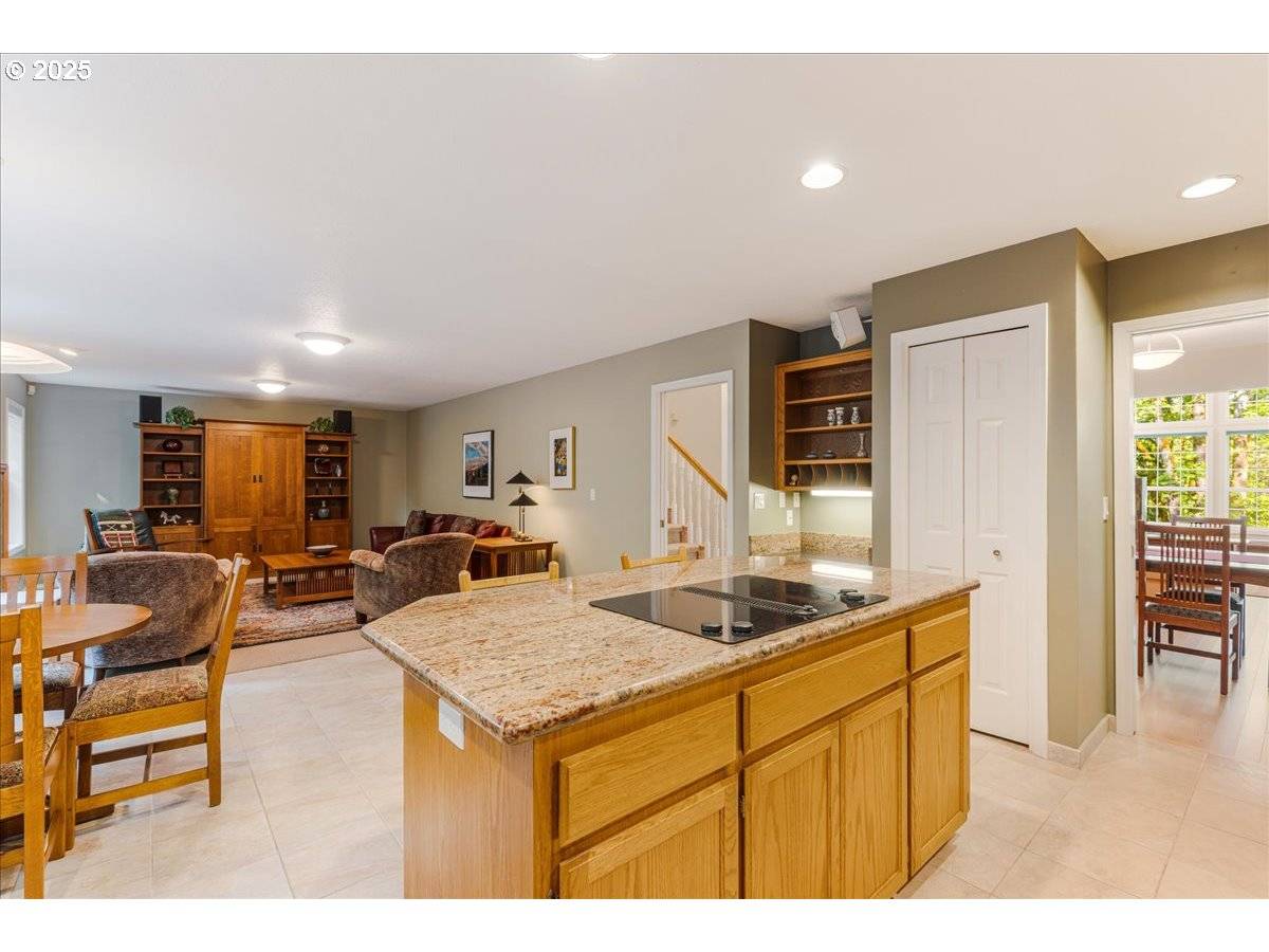 Portland, OR 97225,7445 SW CANYON DR