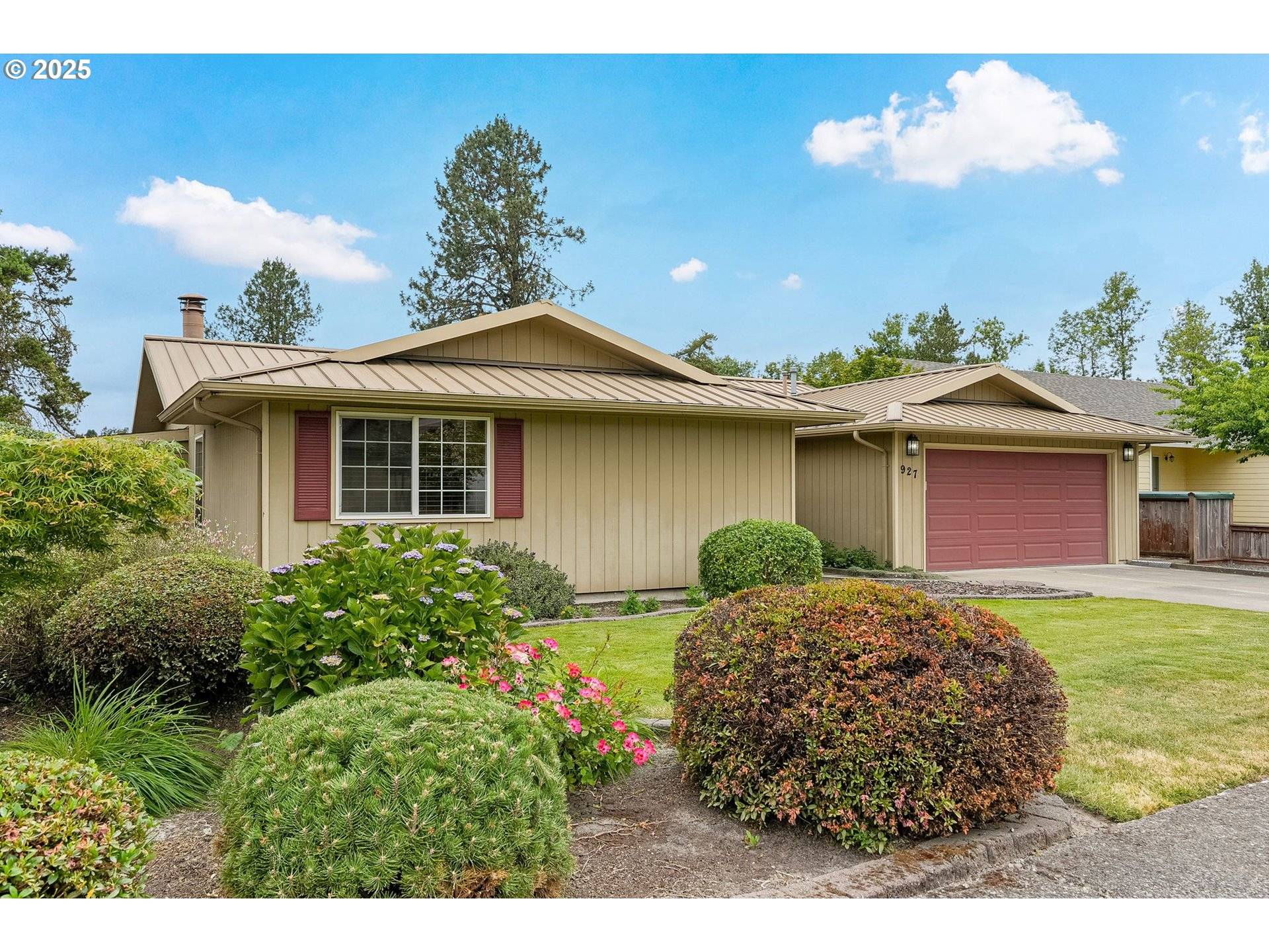 Salem, OR 97317,927 MUNKERS CT SE