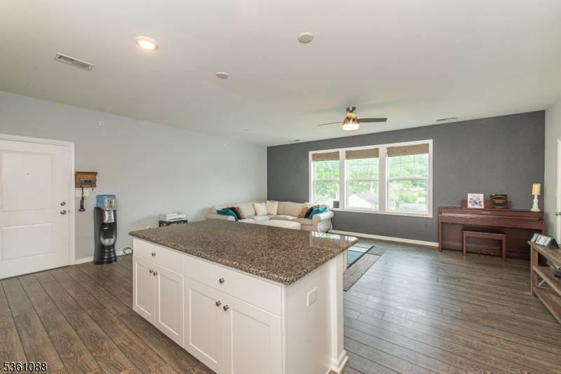 Hopatcong Boro, NJ 07843,5 W River Styx Rd U304 #304