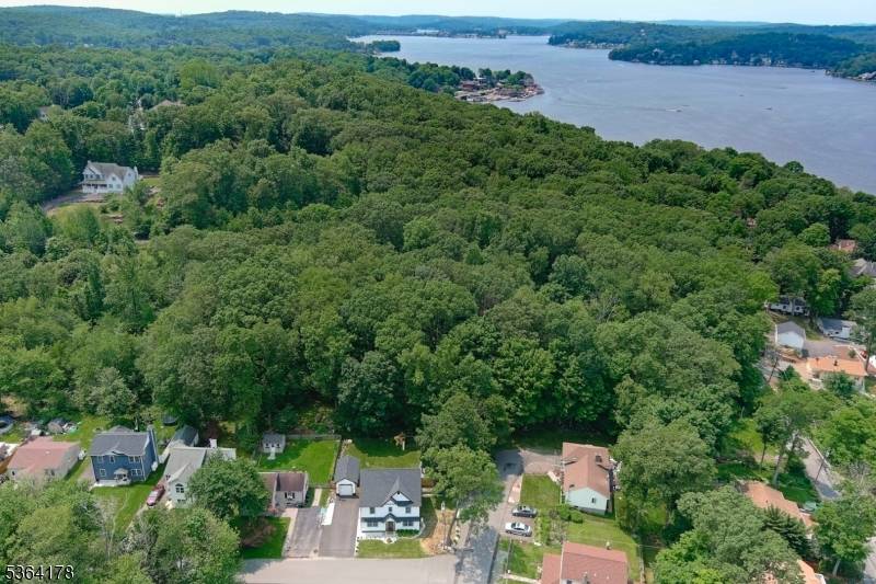 Jefferson Twp., NJ 07849,29 Tennis Rd