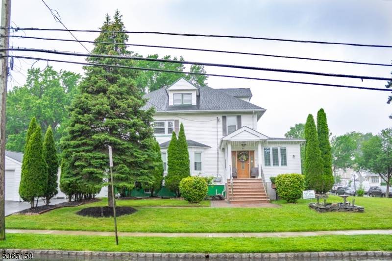 Roselle Park Boro, NJ 07204,404 Walnut St