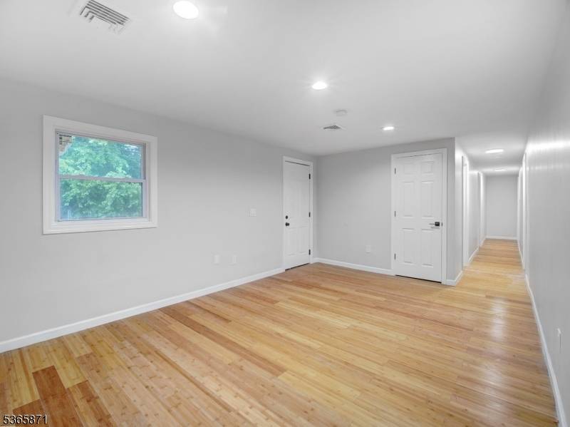 Newark City, NJ 07106,112 Halstead St