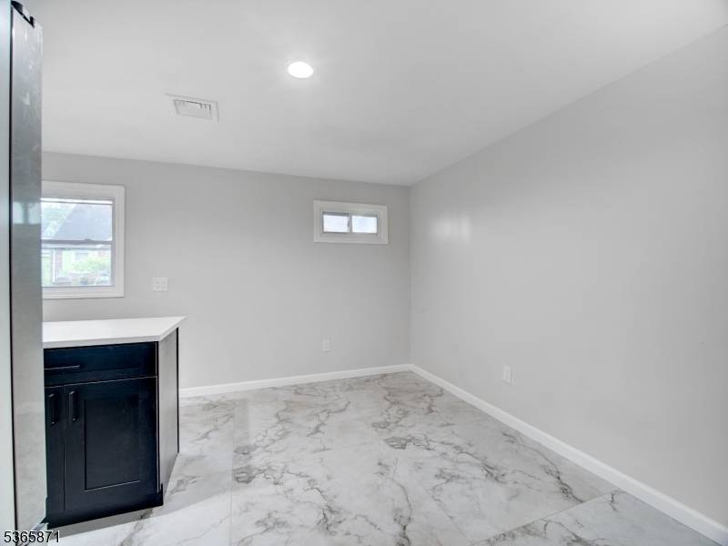 Newark City, NJ 07106,112 Halstead St