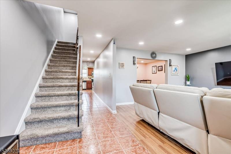 Woodbridge Twp., NJ 07095,907 Maple Hill Dr