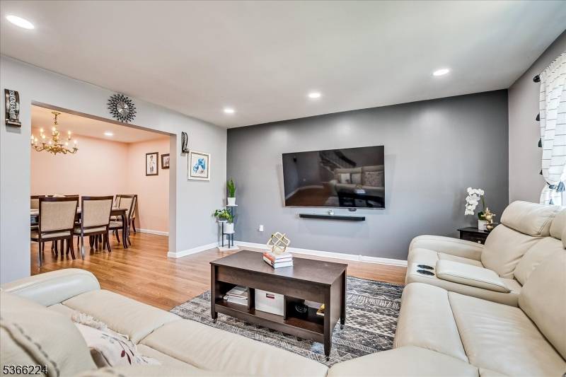 Woodbridge Twp., NJ 07095,907 Maple Hill Dr
