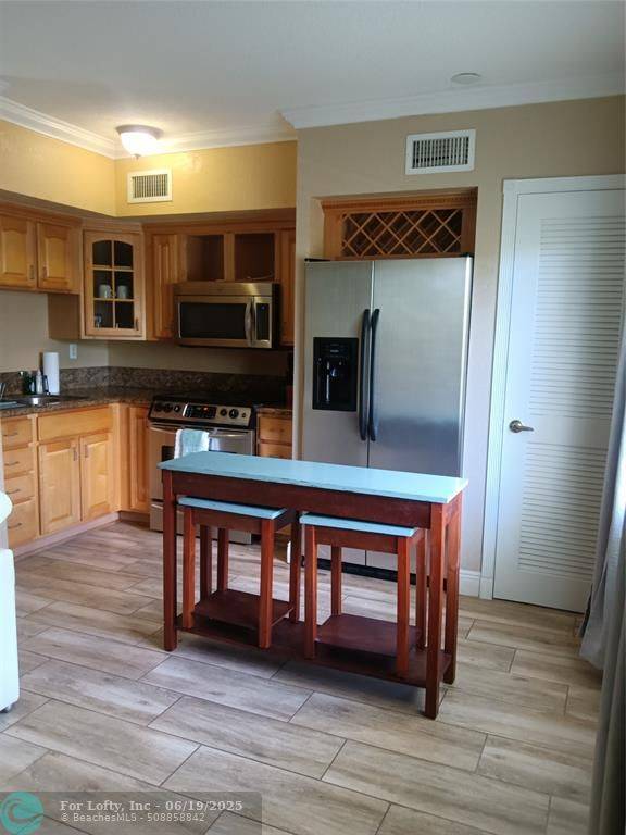 Fort Lauderdale, FL 33301,924 SE 2nd #11