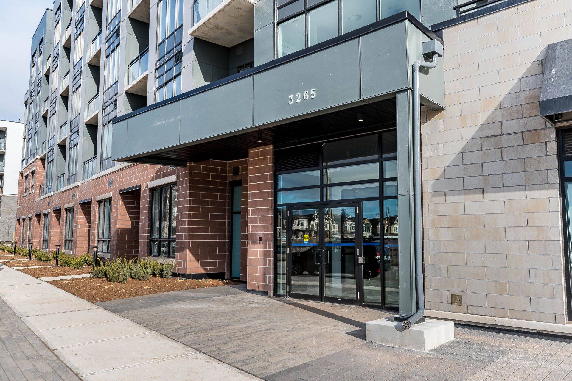 Oakville, ON L6M 0W6,3265 Carding Mill TRL #503