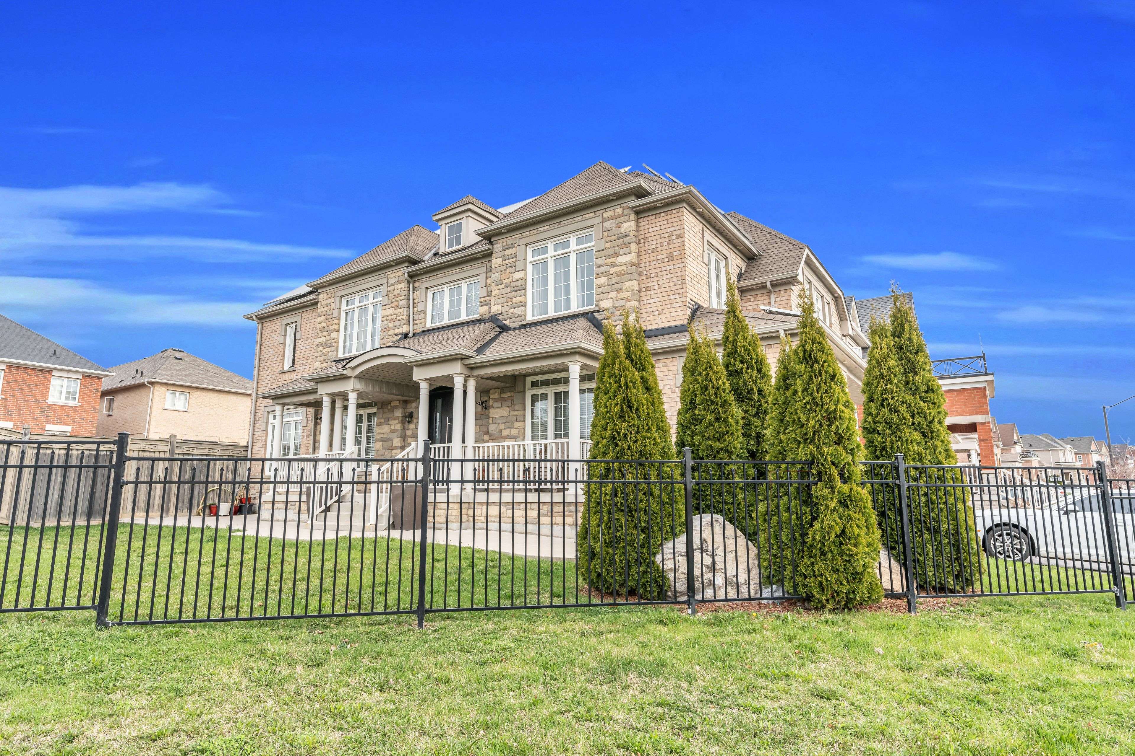 Brampton, ON L6P 3X2,192 Castle oaks Cross