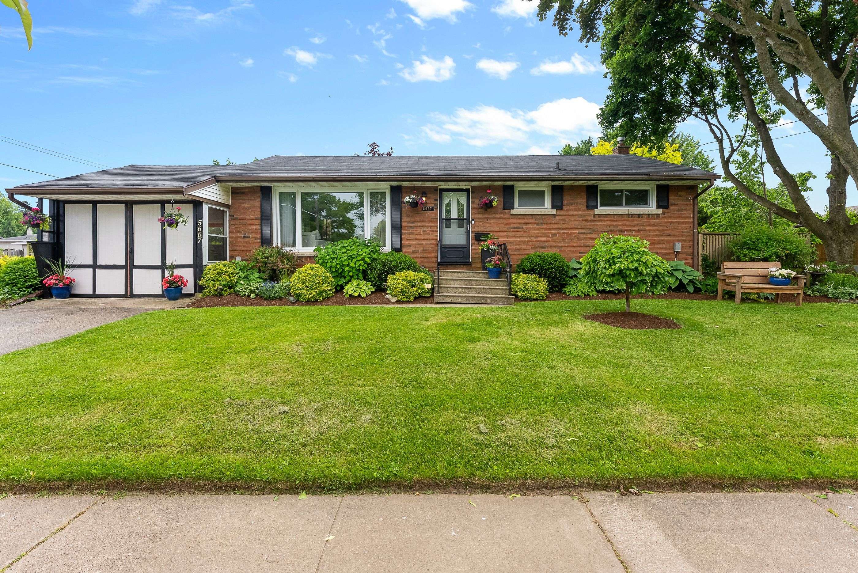 Niagara Falls, ON L2H 1P9,5667 Green AVE