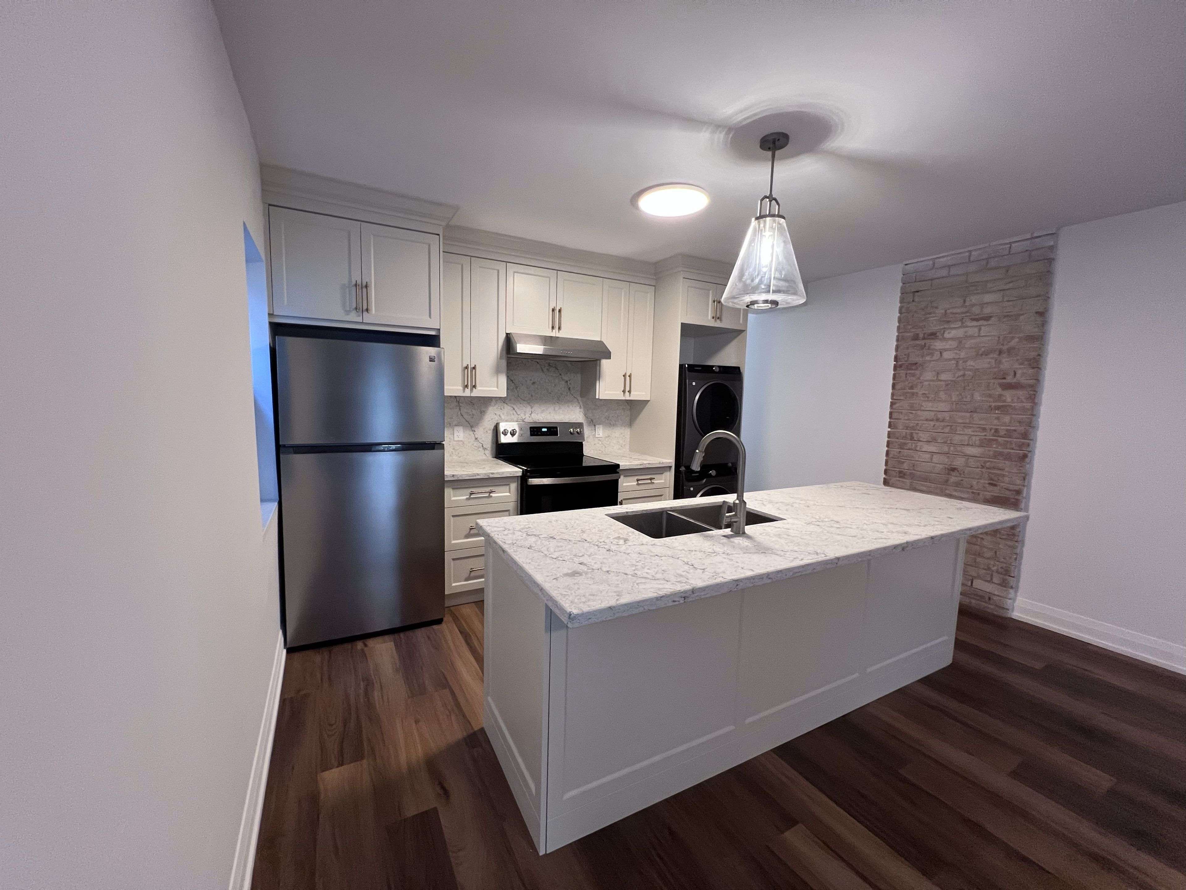 Niagara Falls, ON L2E 1V9,4876 Simcoe ST #1