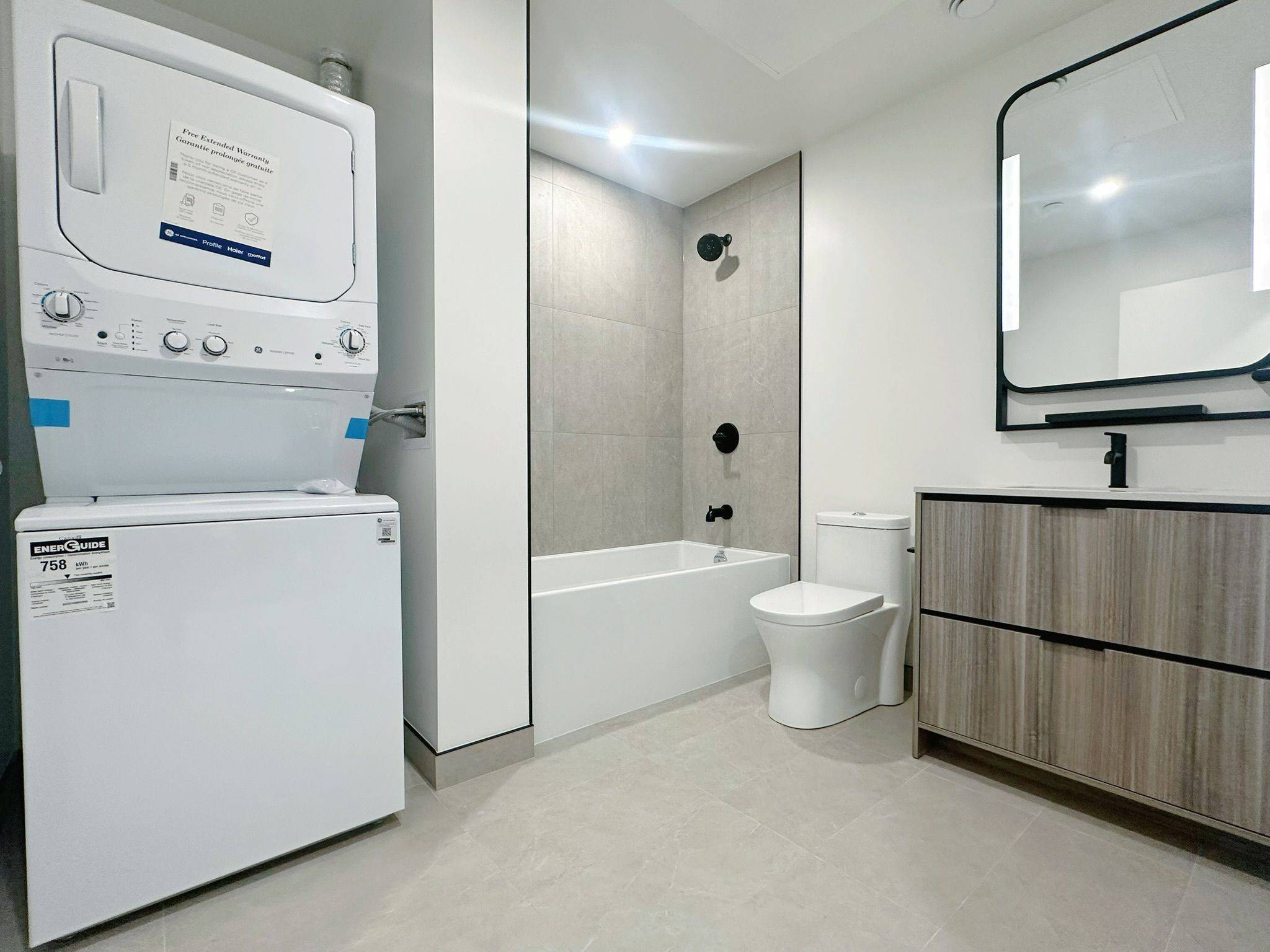 Toronto E02, ON M4L 0B7,1050 Eastern AVE #437