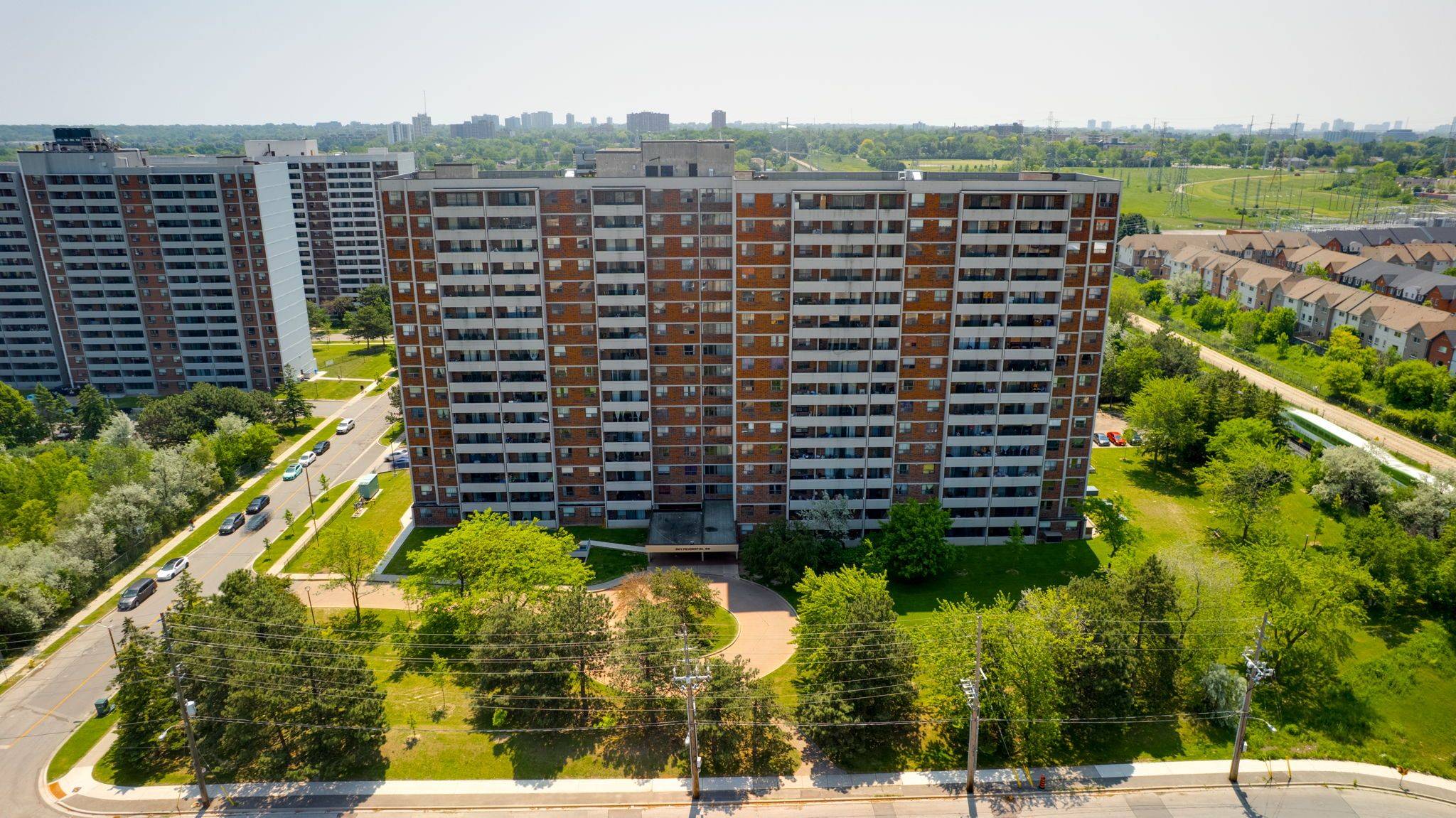Toronto E04, ON M1P 4V3,301 Prudential DR #1002
